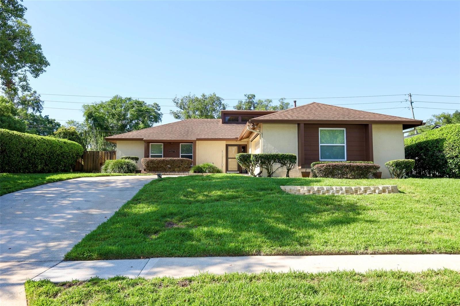 885 WOODGATE TRAIL