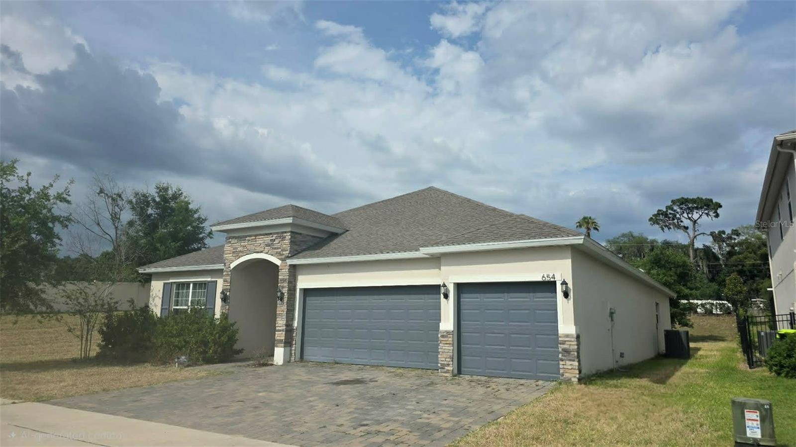 Listing photo 3 for 654 Avila Pl