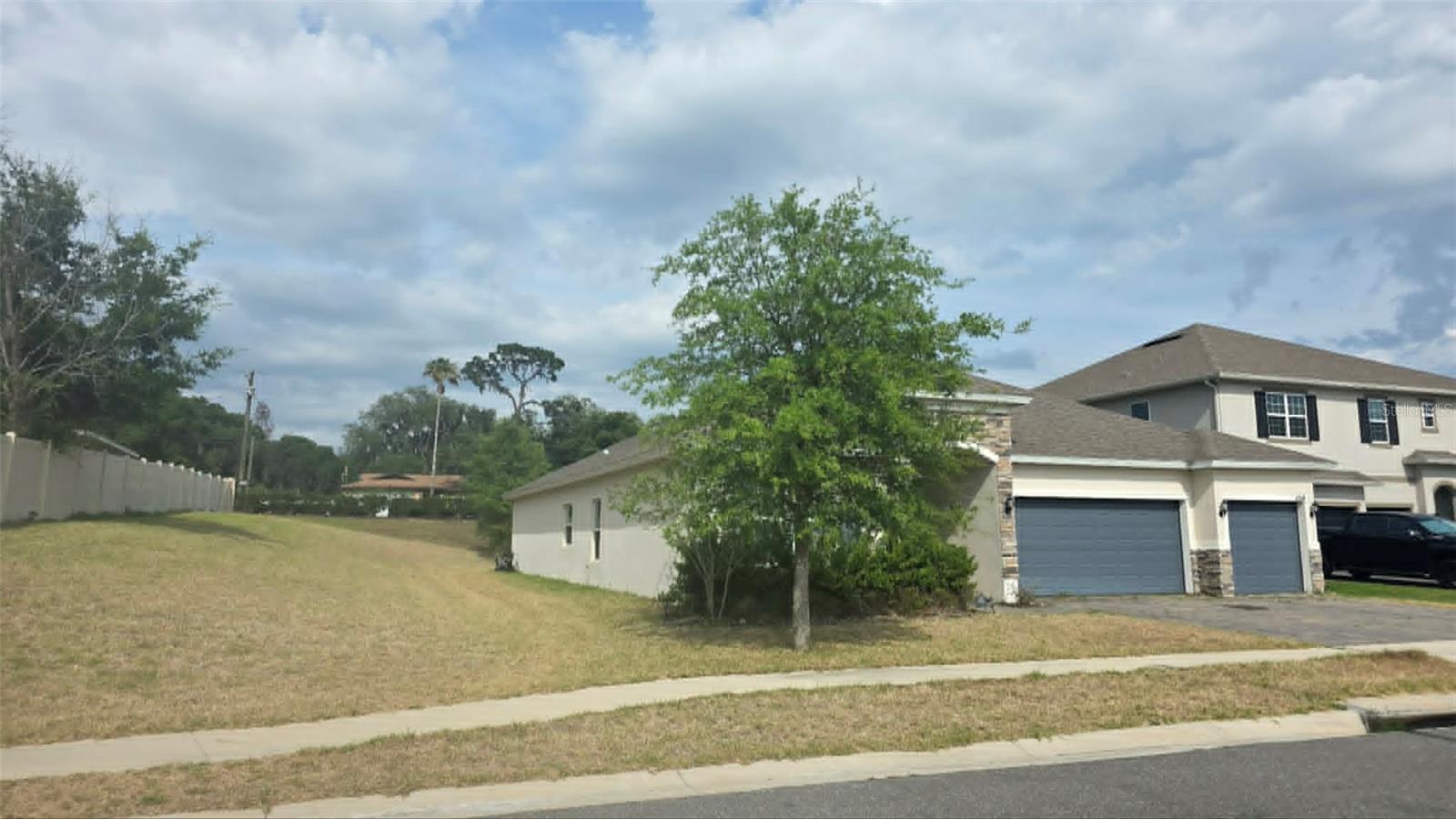 Listing photo 2 for 654 Avila Pl