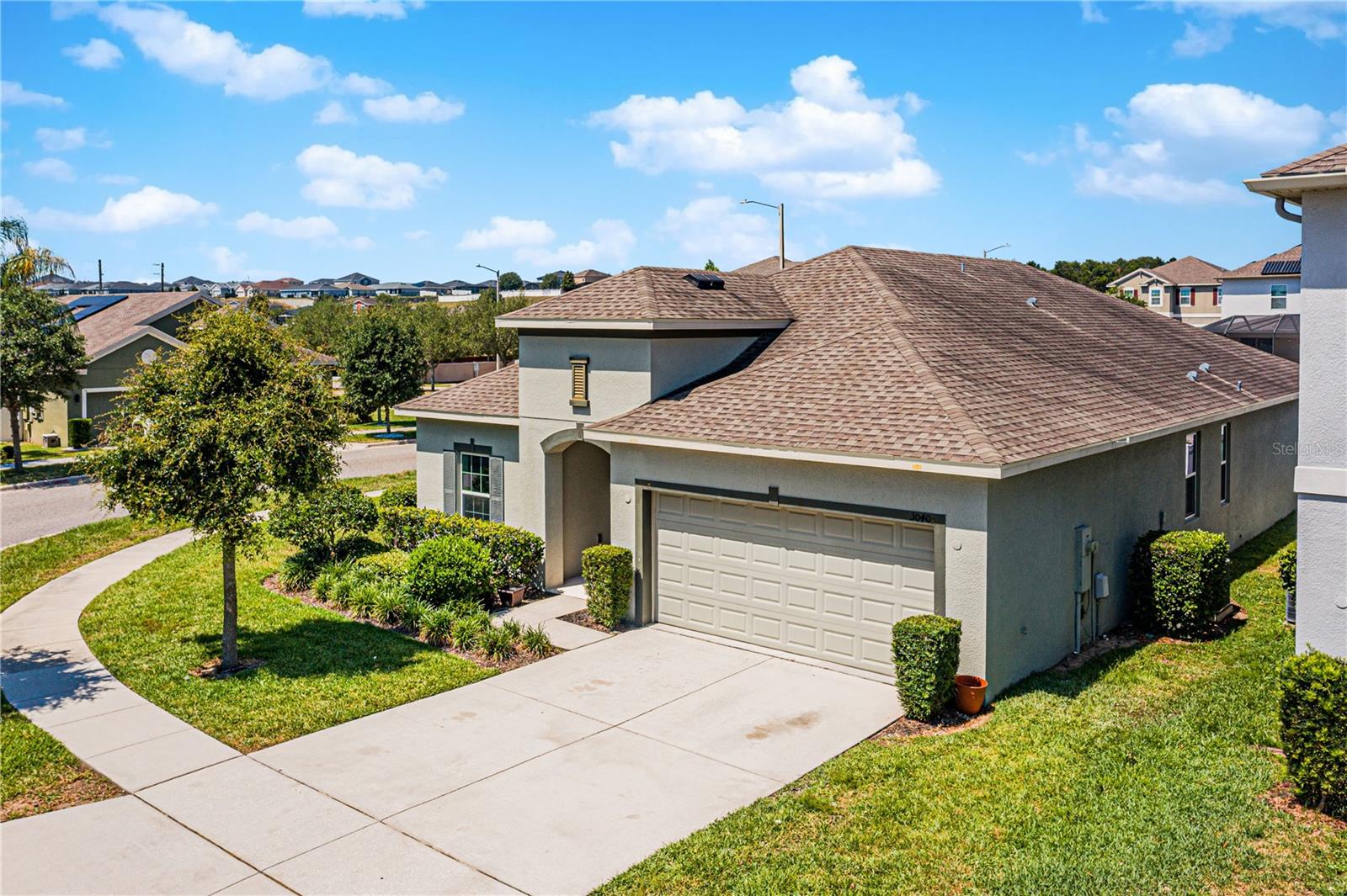 Listing photo 2 for 3040 Sanderling St