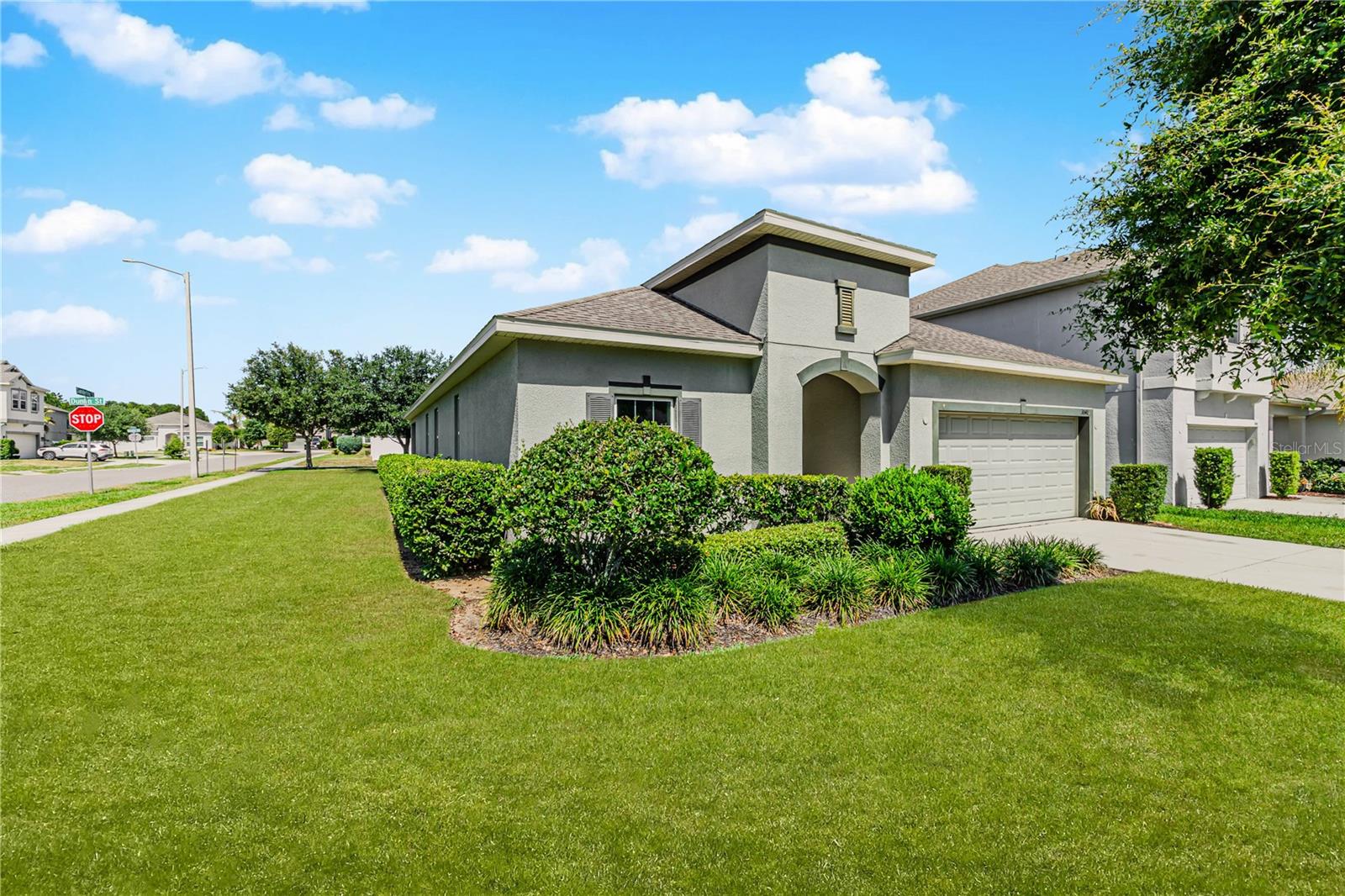 Listing photo 3 for 3040 Sanderling St