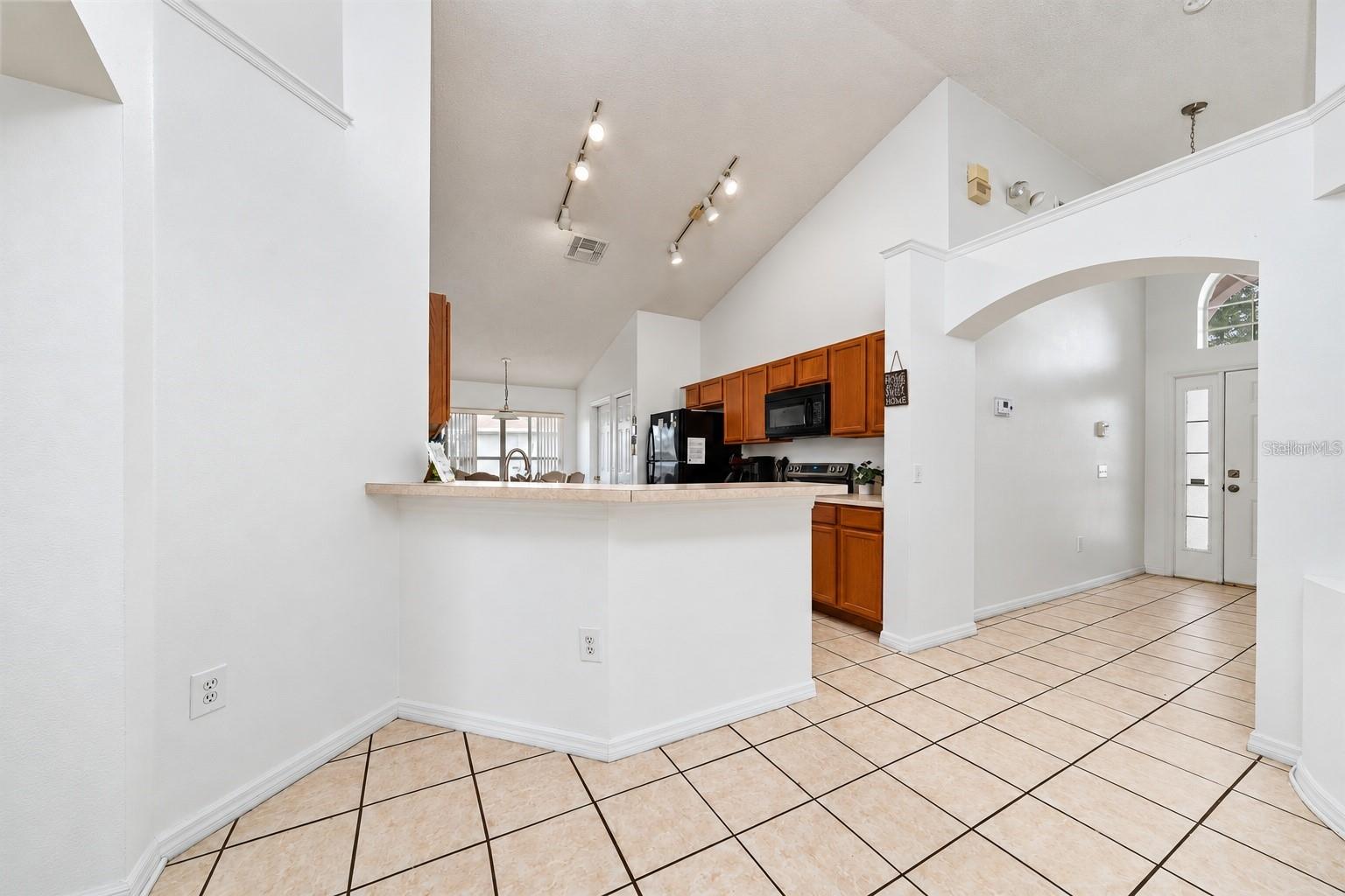Listing photo 3 for 232 Lake Shore Pkwy