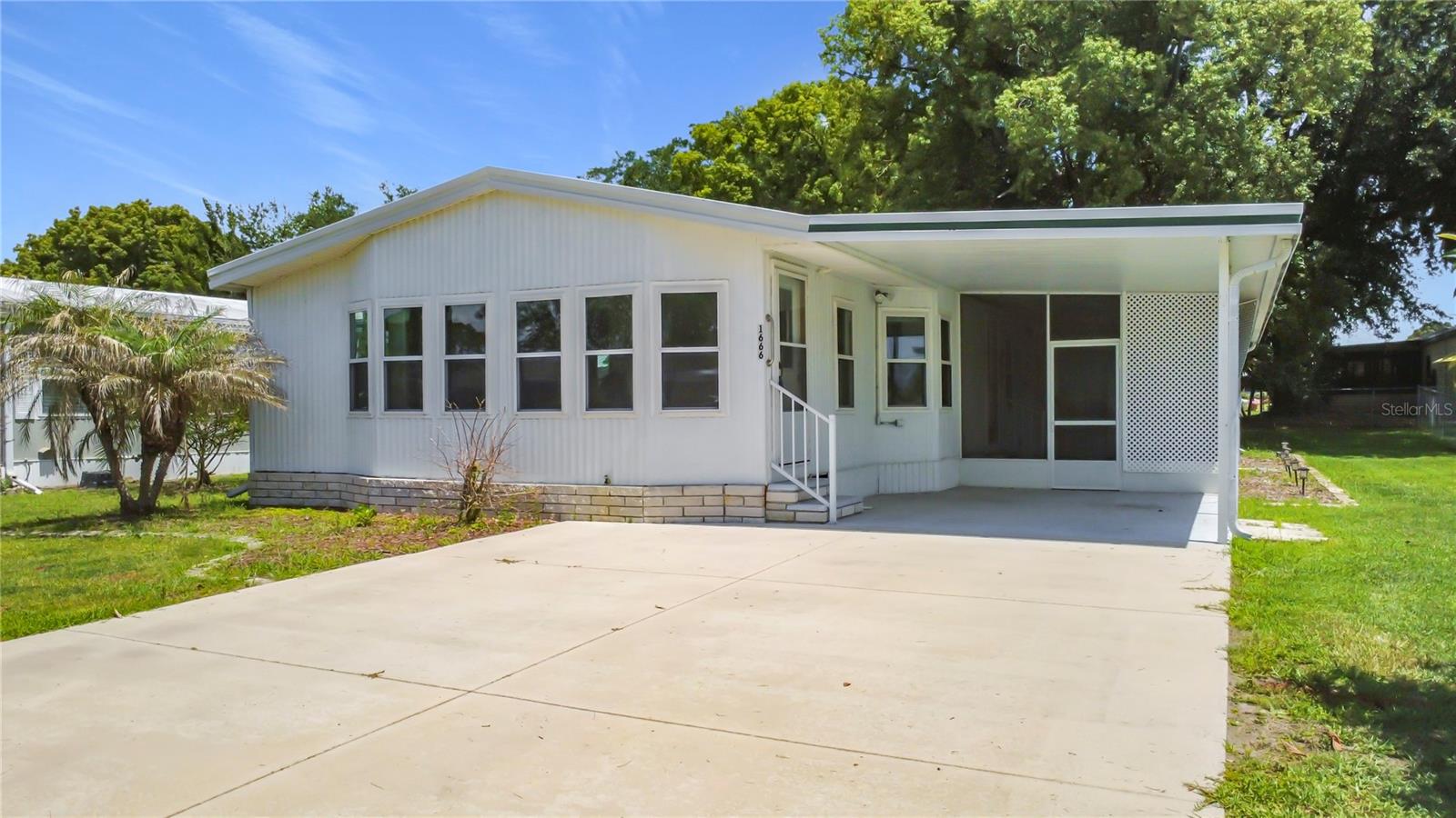 Listing photo 3 for 1666 Elkhart Cir
