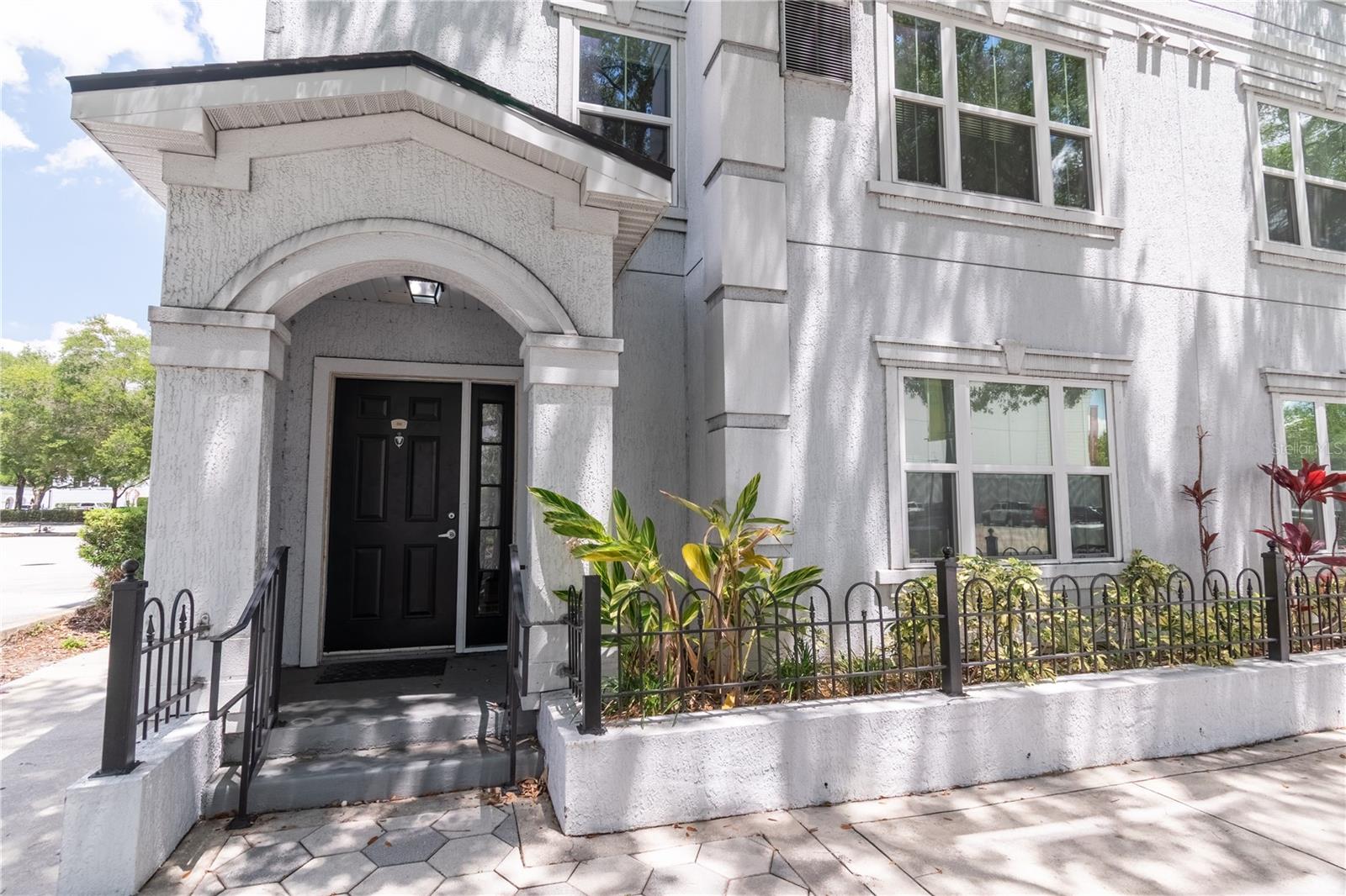 202 E SOUTH STREET Unit 1044