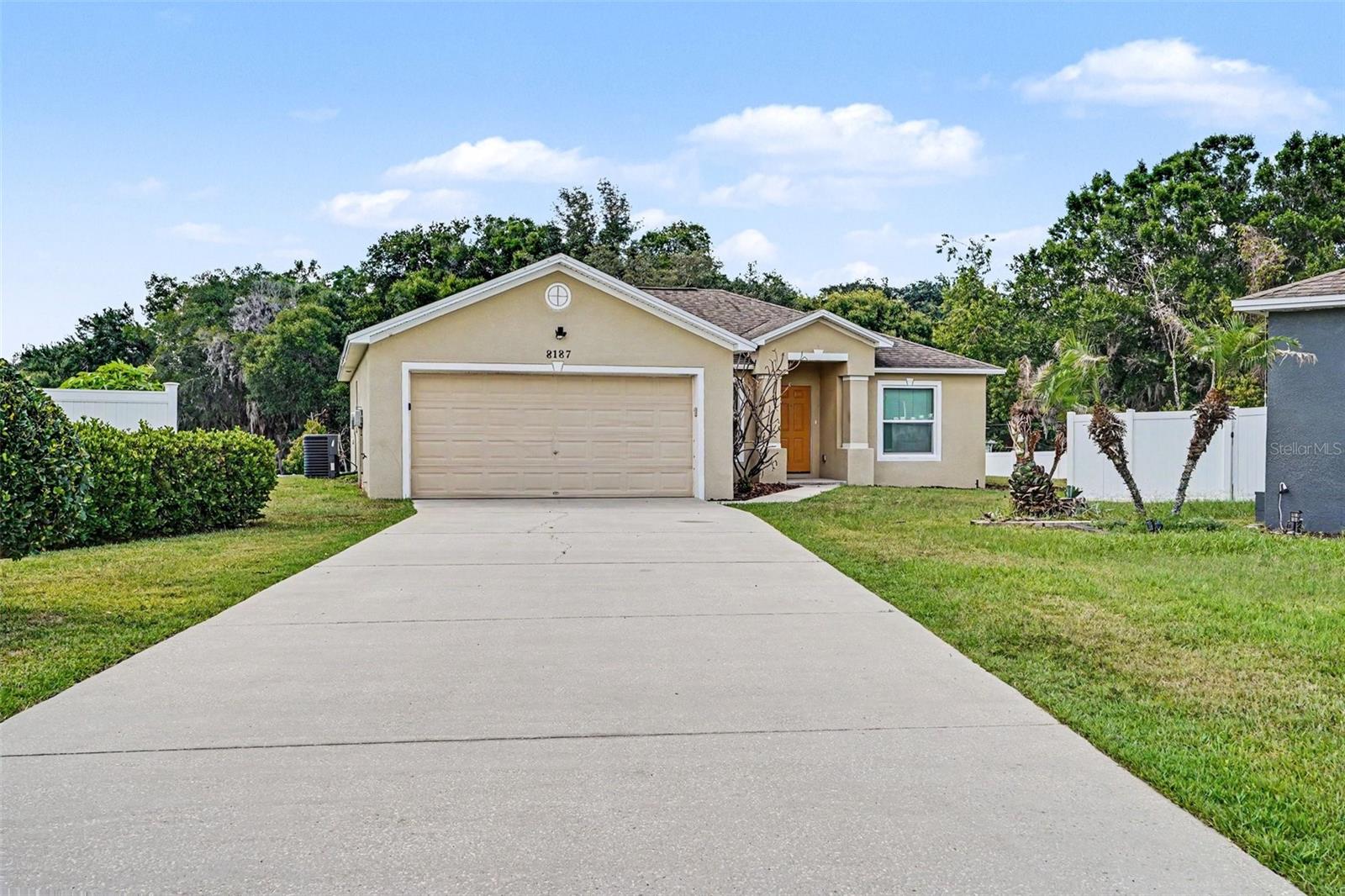 Listing photo 1 for 8187 Woodvine Cir