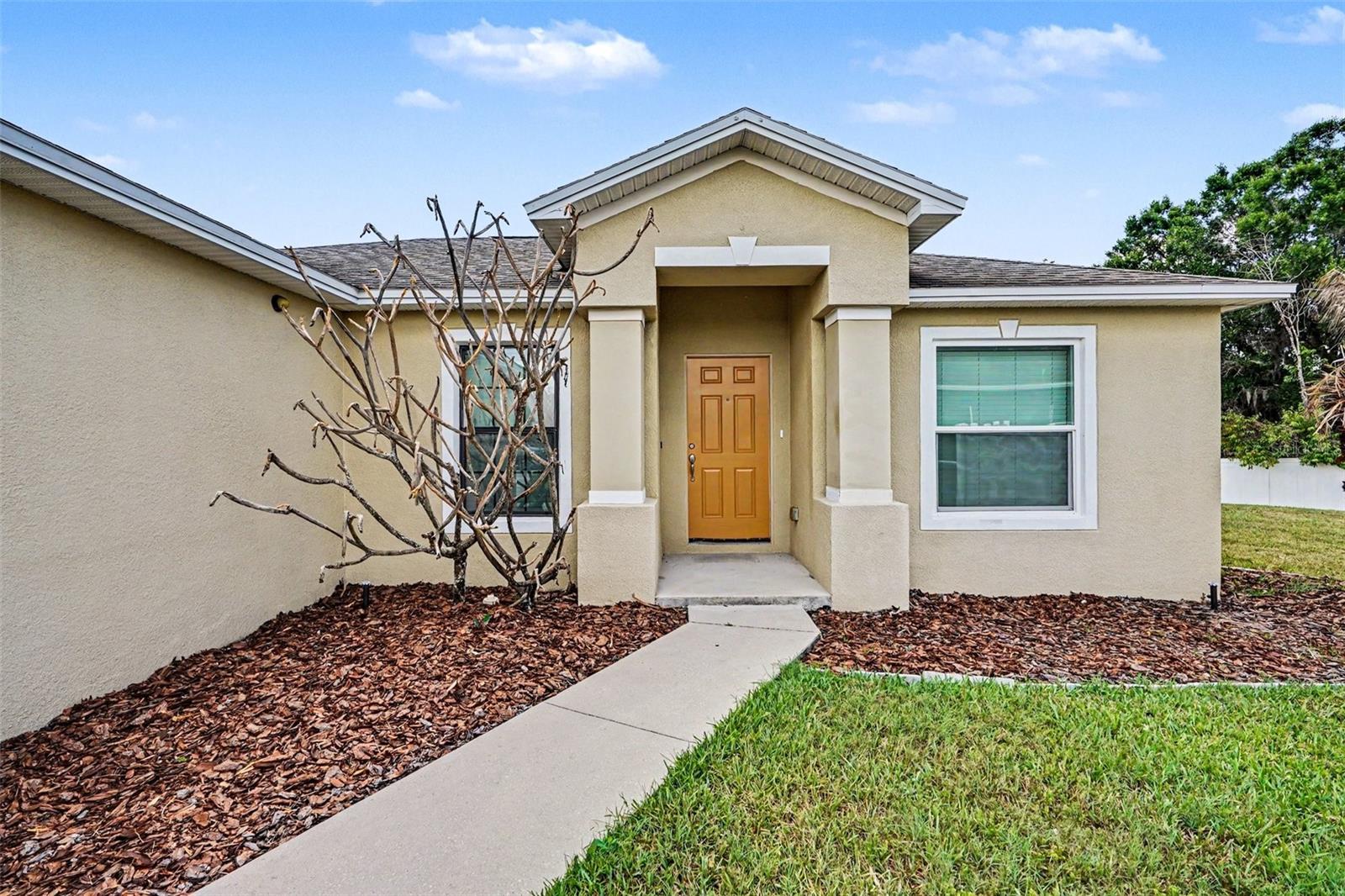 Listing photo 2 for 8187 Woodvine Cir