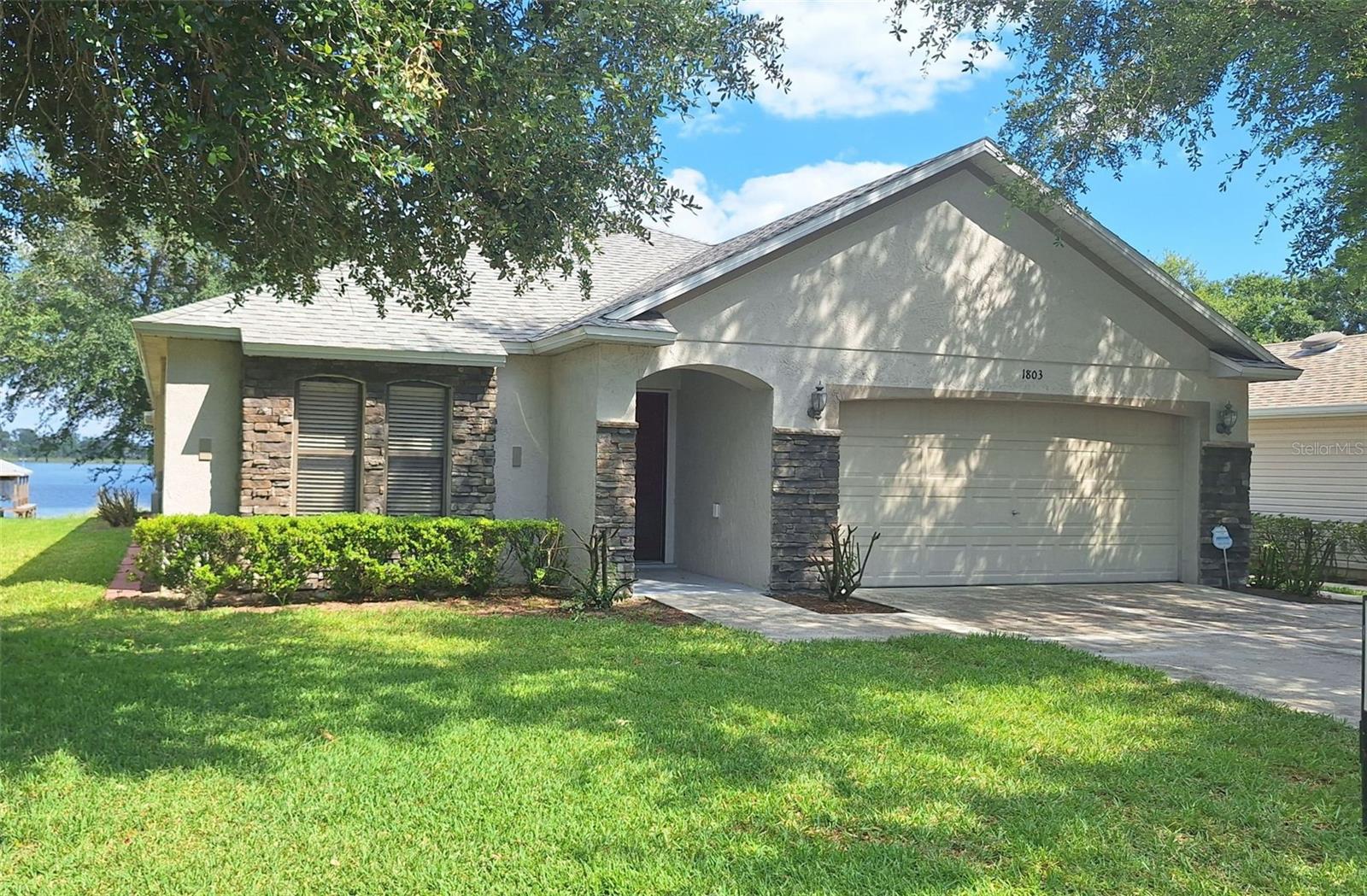 Listing photo 1 for 1803 Lake Villa Dr