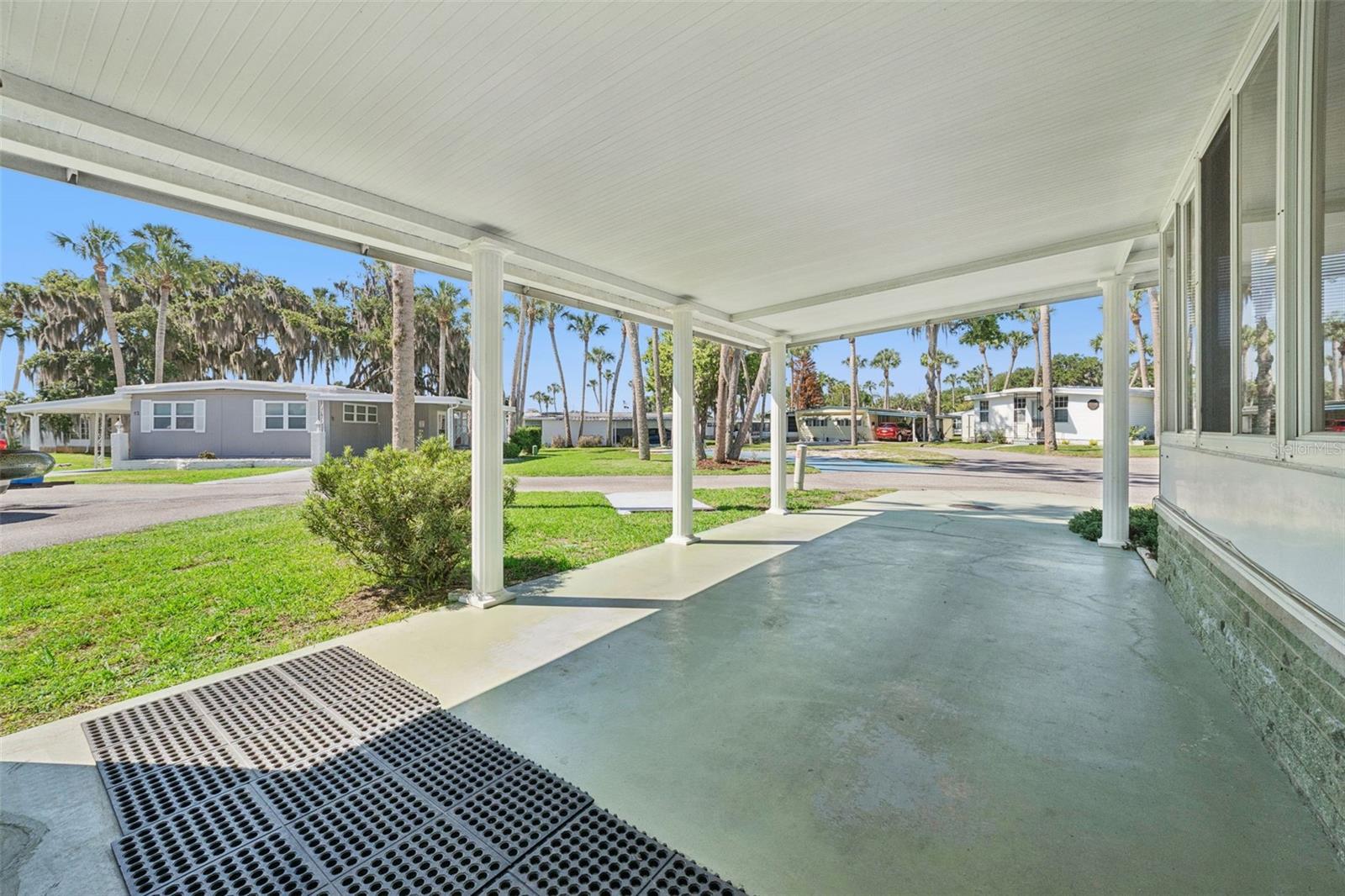 Listing photo 3 for 43 Sabal Palm Cir