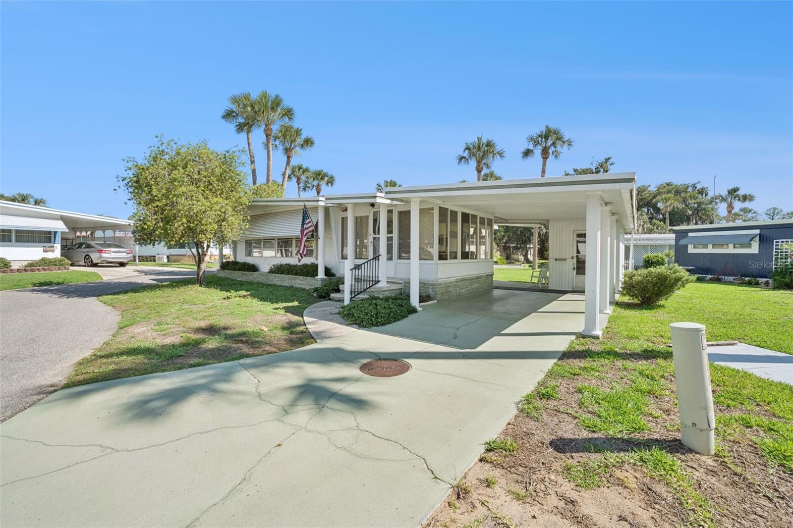 Listing photo 2 for 43 Sabal Palm Cir