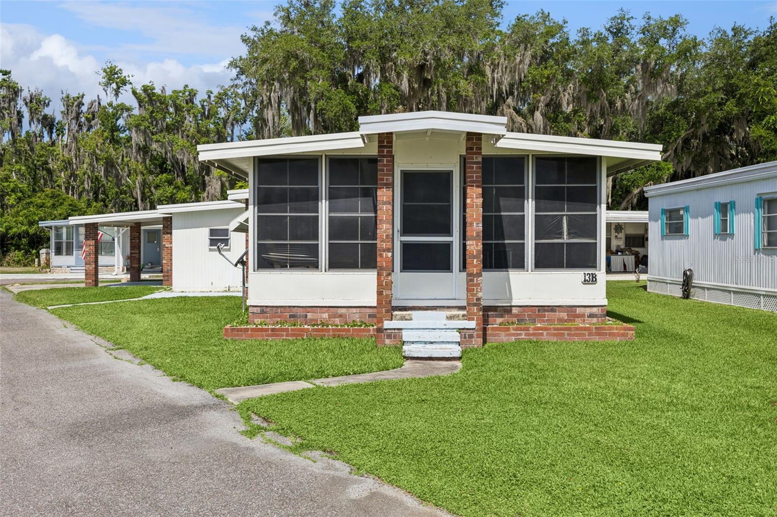 Listing photo 1 for 13 Cocos Plumosa Dr #b