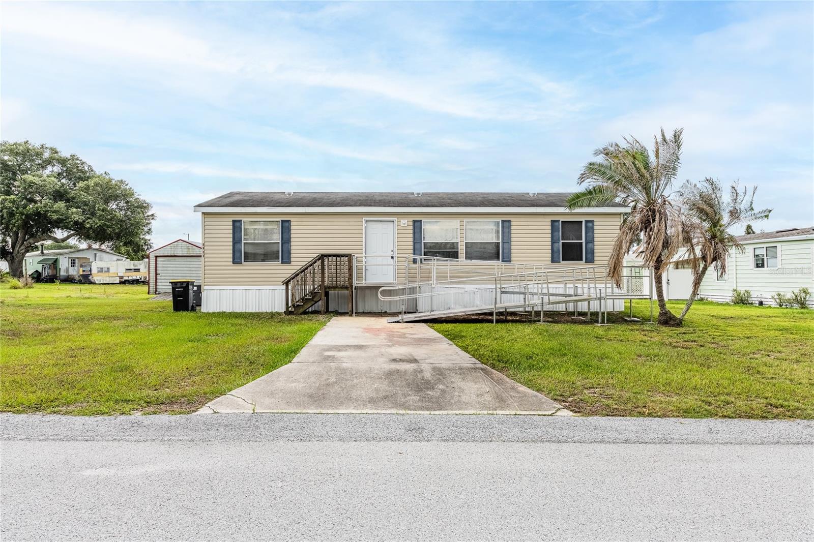 Listing photo 3 for 2308 Kay St
