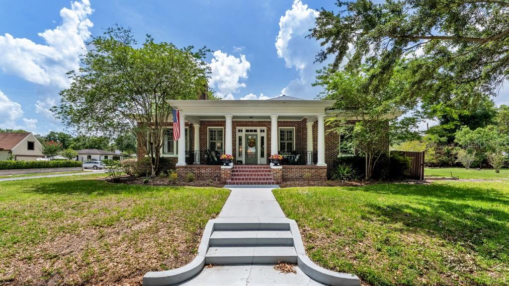 Listing photo 1 for 747 S Clayton Ave