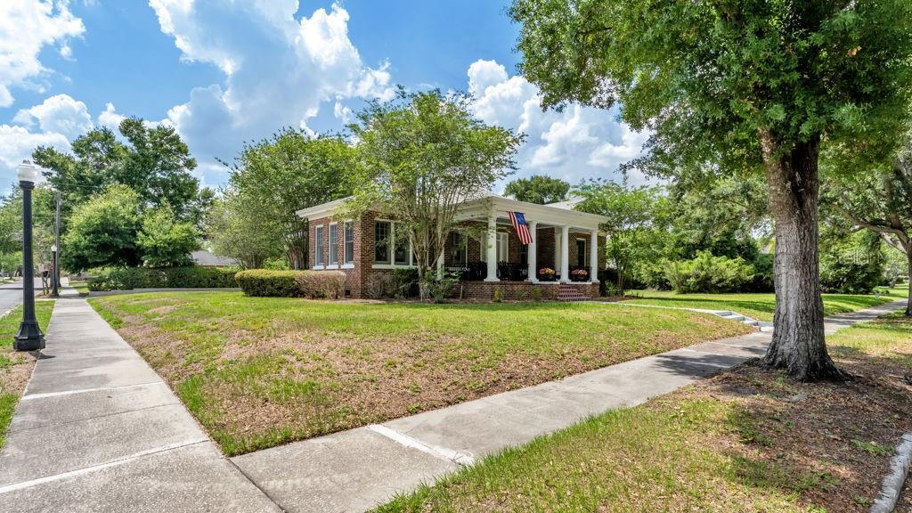 Listing photo 2 for 747 S Clayton Ave