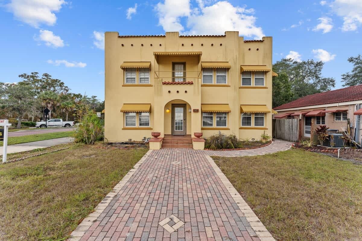 304 LAKESHORE BOULEVARD