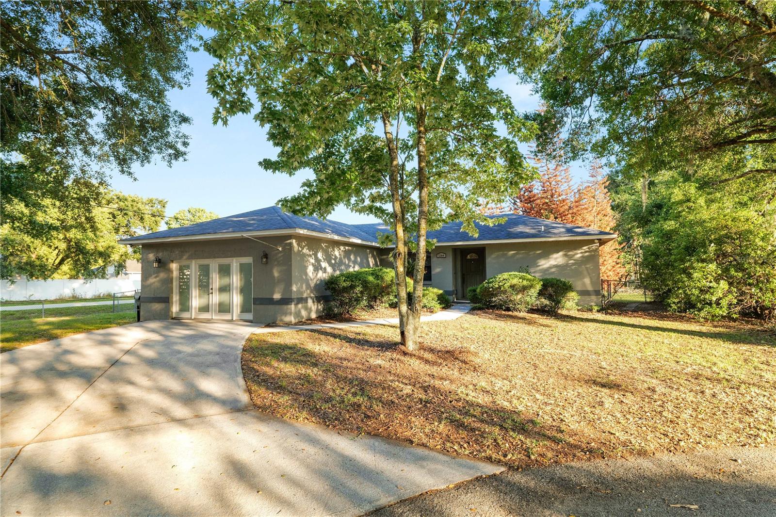 Listing photo 1 for 2304 Cheshire Pl