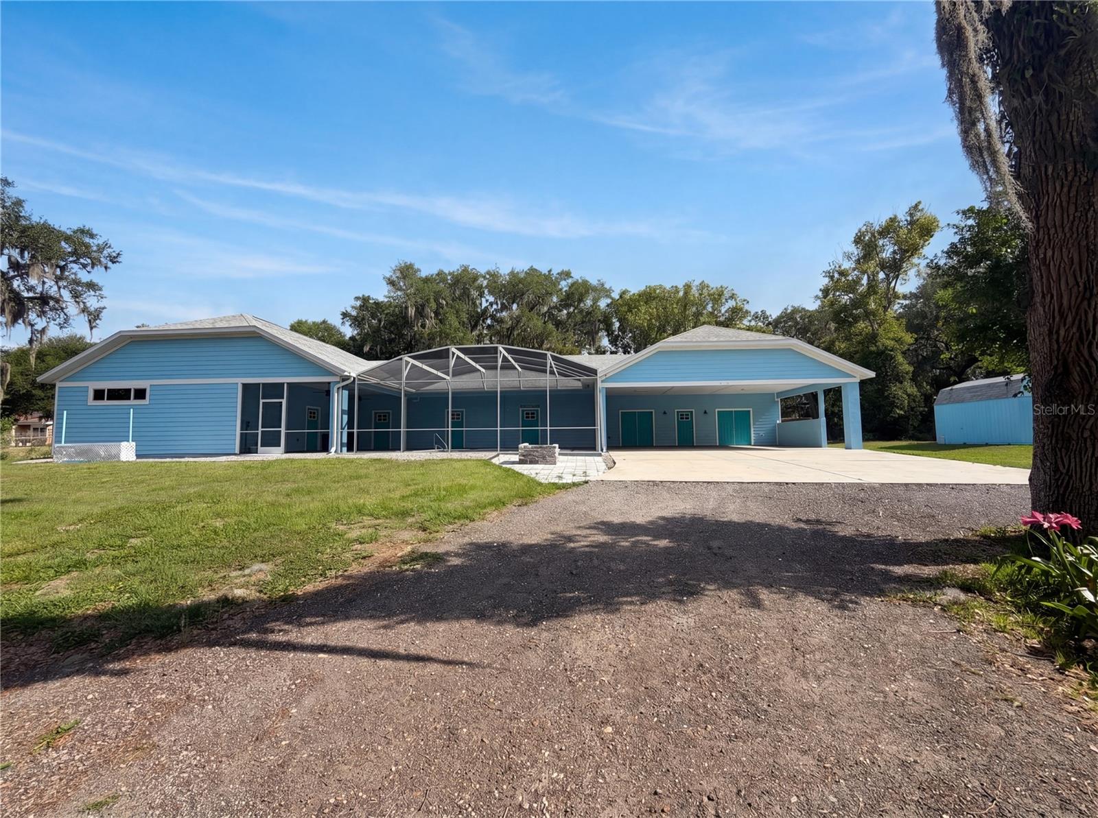 Listing photo 1 for 2700 Westside Dr