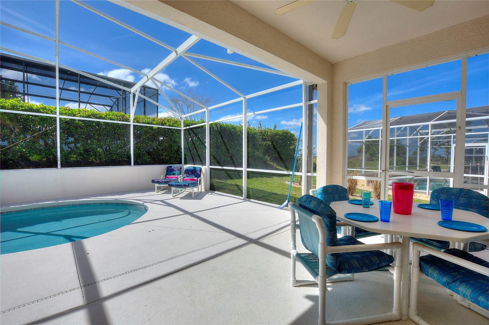Listing photo 2 for 556 Bonville Dr