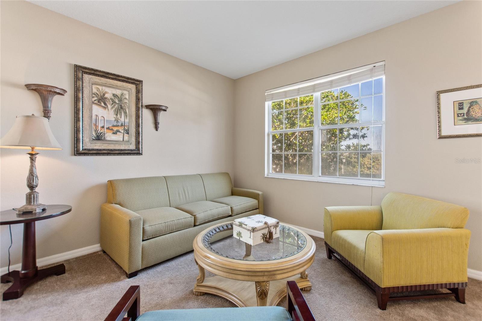 Listing photo 3 for 556 Bonville Dr