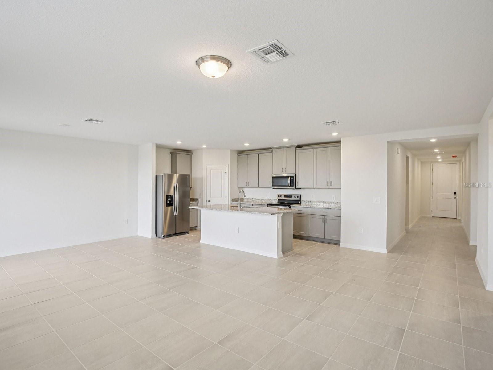 Listing photo 2 for 823 Sunshower Dr