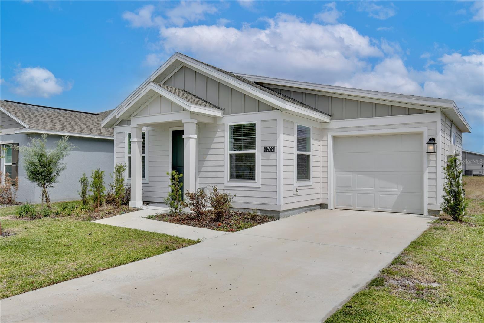 Listing photo 3 for 1709 Teagan Ln