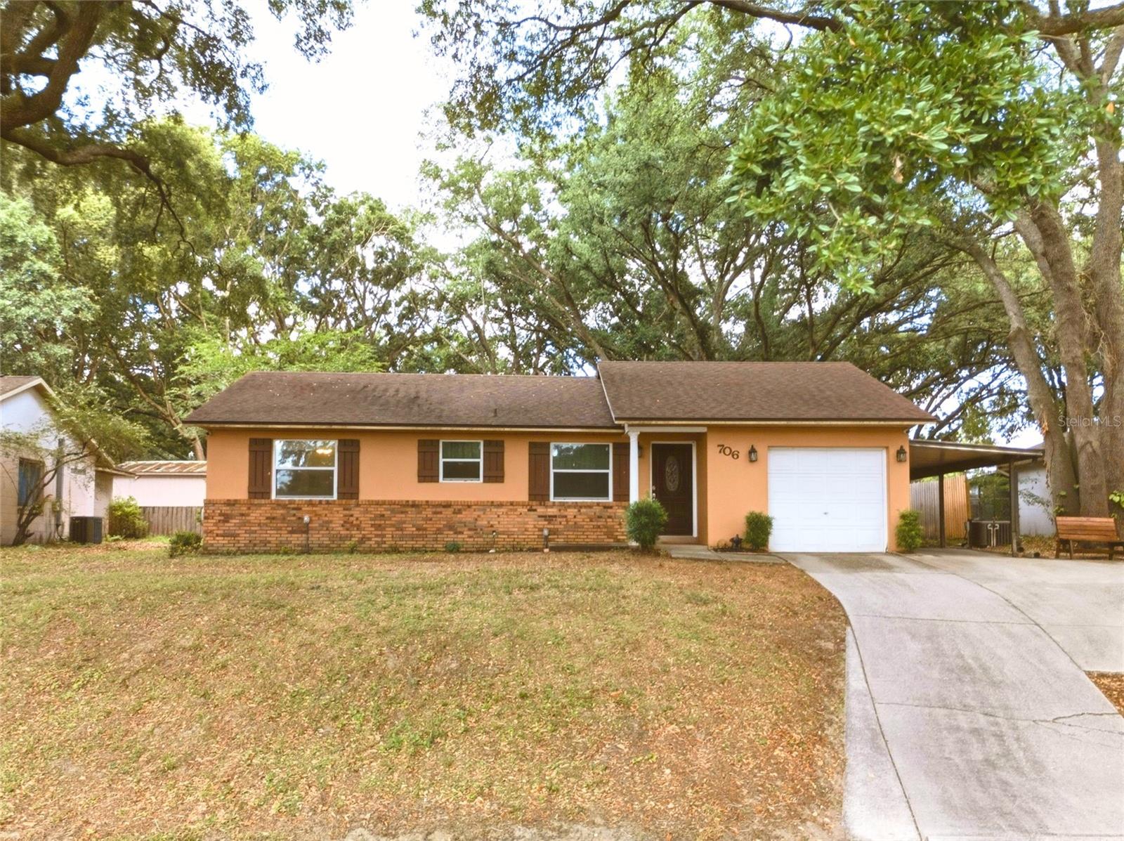 706 LAKEVIEW DRIVE