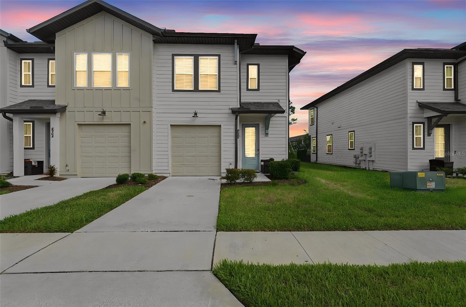 Listing photo 1 for 828 Longboat Dr