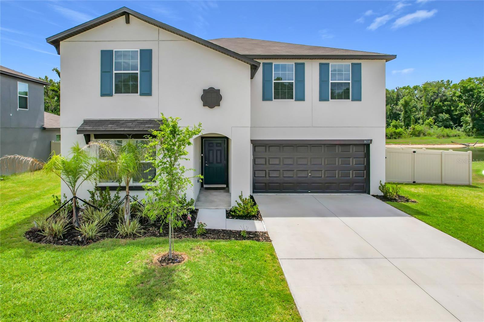Listing photo 1 for 1633 Red Loop