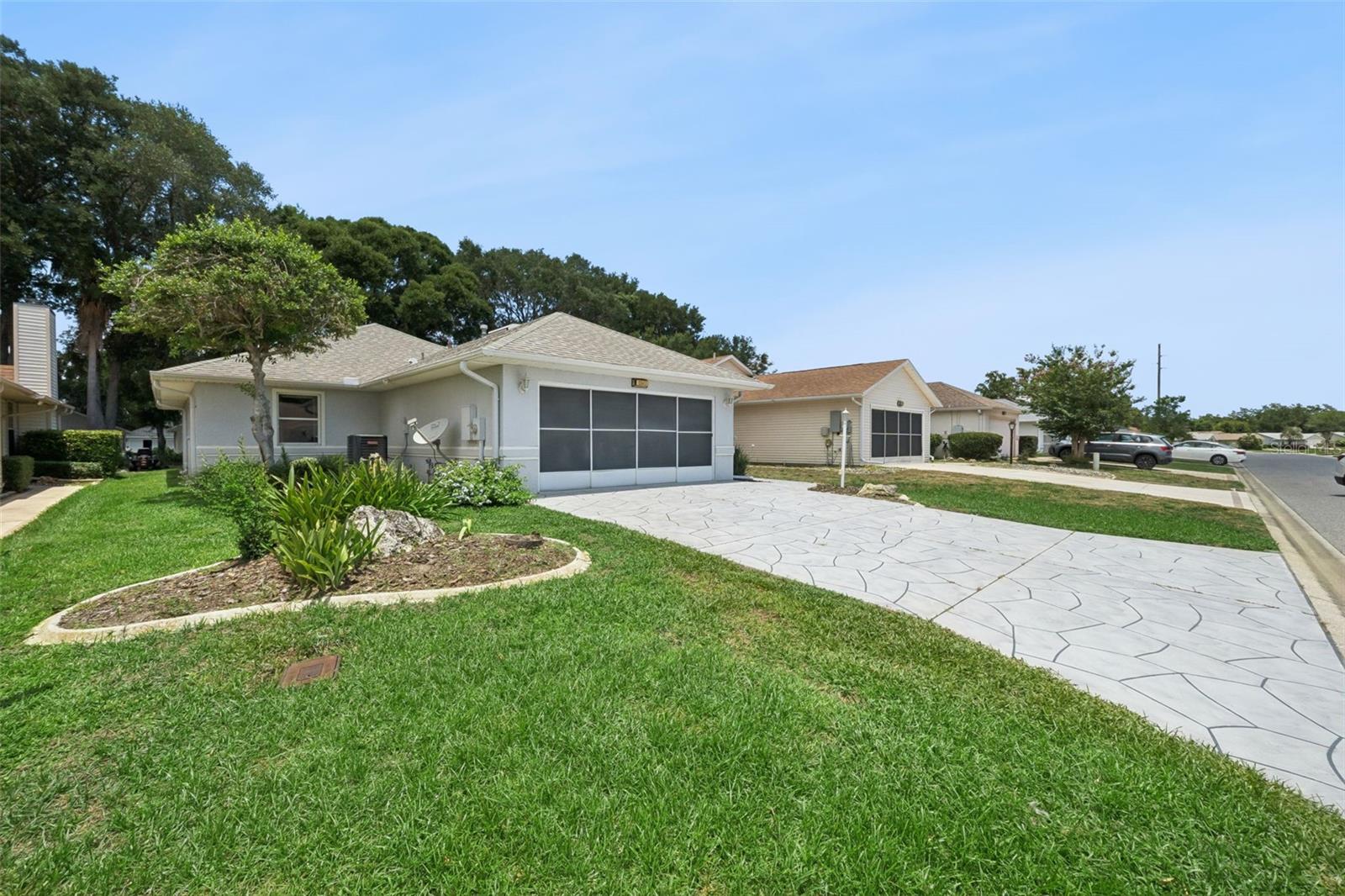 Listing photo 1 for 5503 Laver St