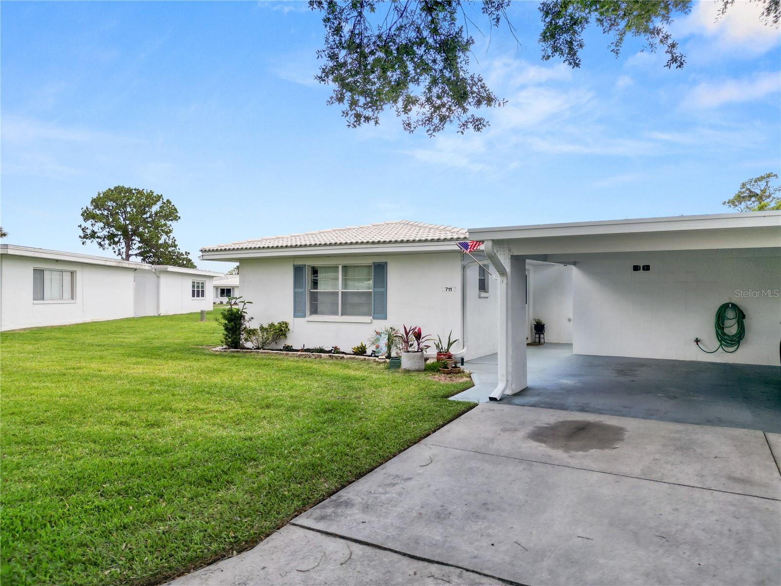Listing photo 2 for 711 Barber Cir #711