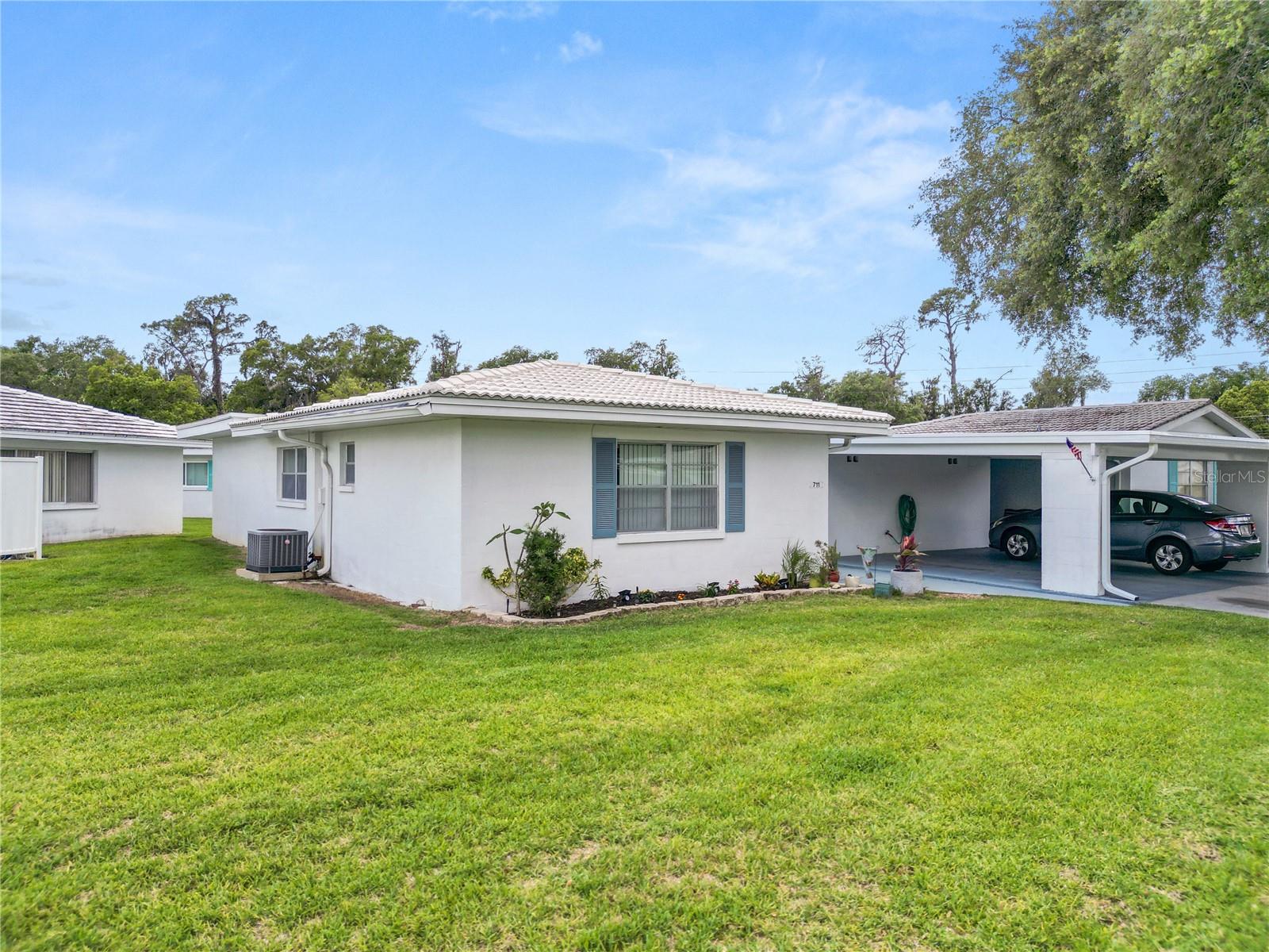 Listing photo 3 for 711 Barber Cir #711
