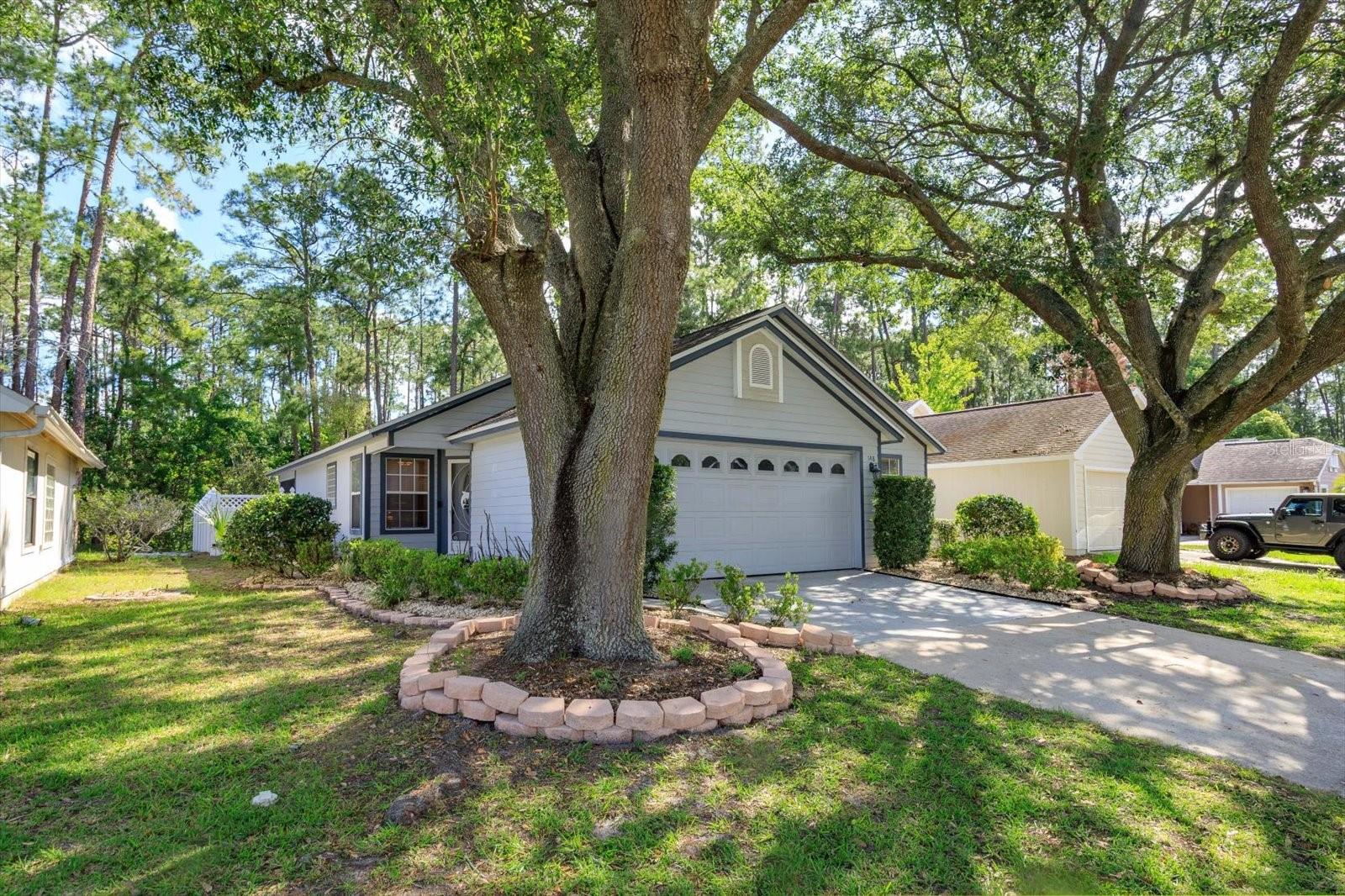 148 LAKESIDE CIRCLE