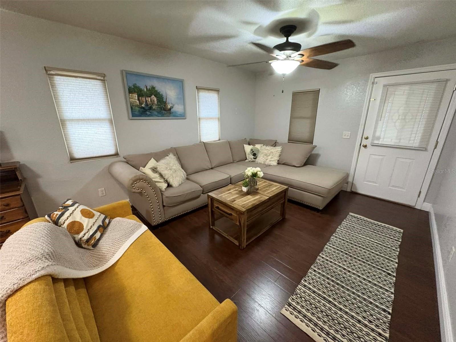 Listing photo 3 for 1040 S Ohio Ave