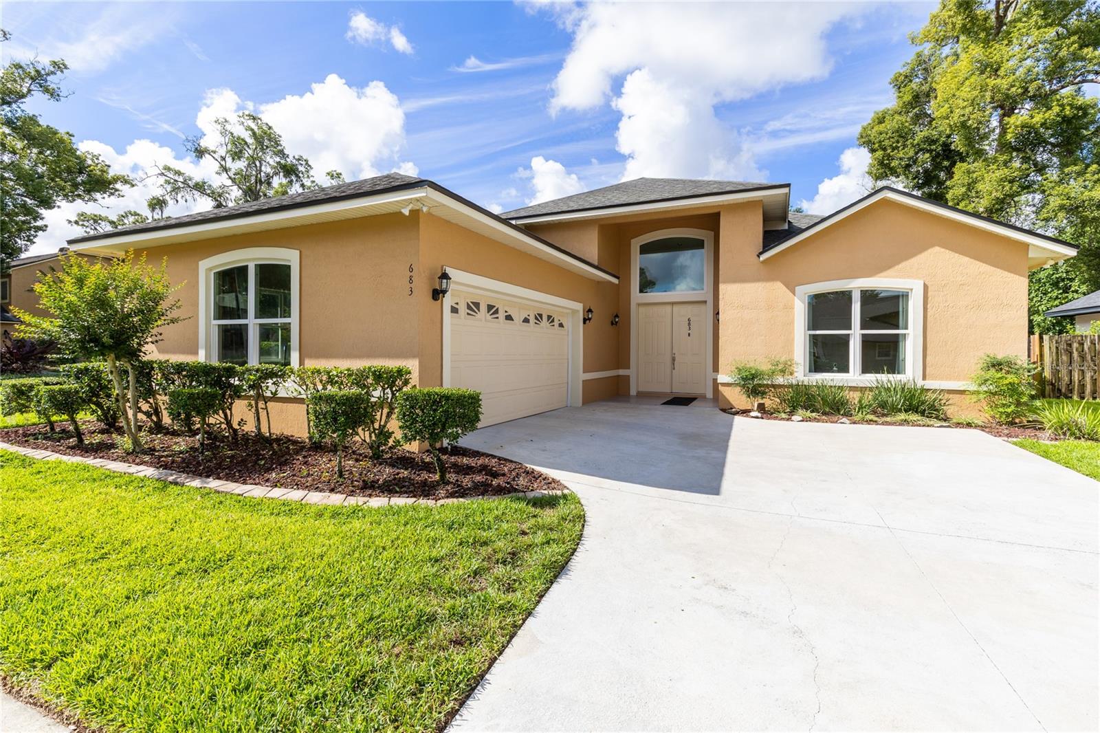 683 OAK HOLLOW WAY