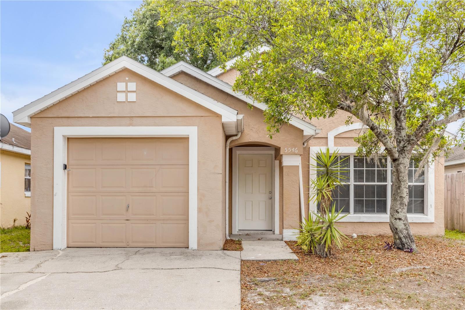 5546 REGAL OAK CIRCLE