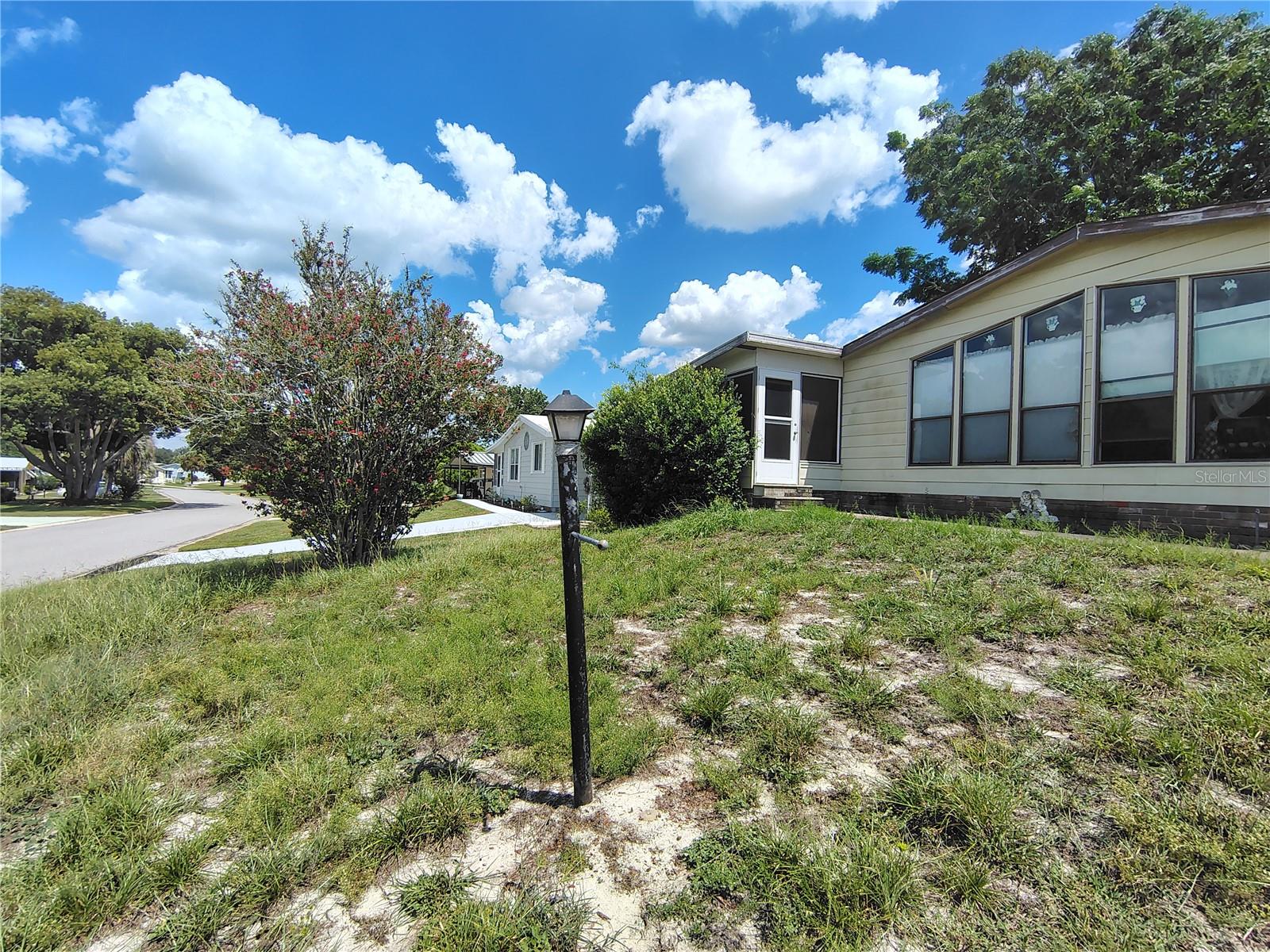 Listing photo 2 for 1114 Lintz Ln