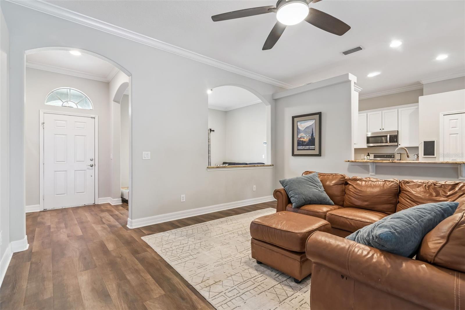 Listing photo 2 for 242 Blue Water St