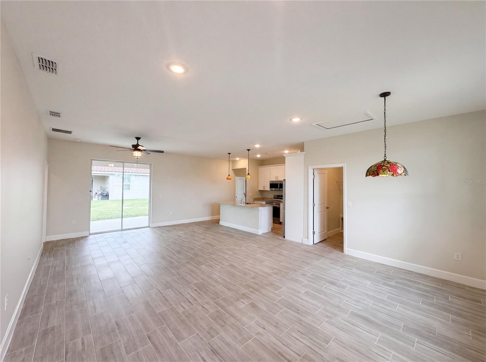 Listing photo 3 for 446 Cinnamon Dr