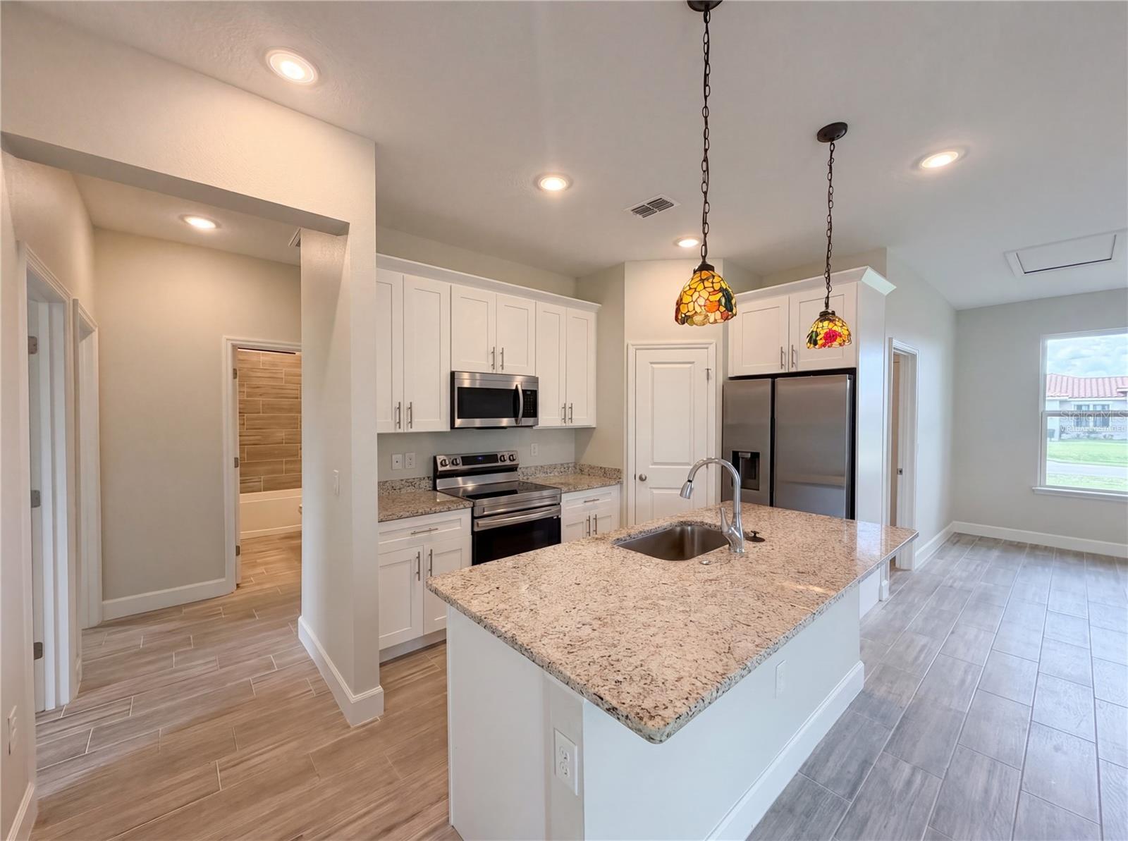 Listing photo 2 for 446 Cinnamon Dr
