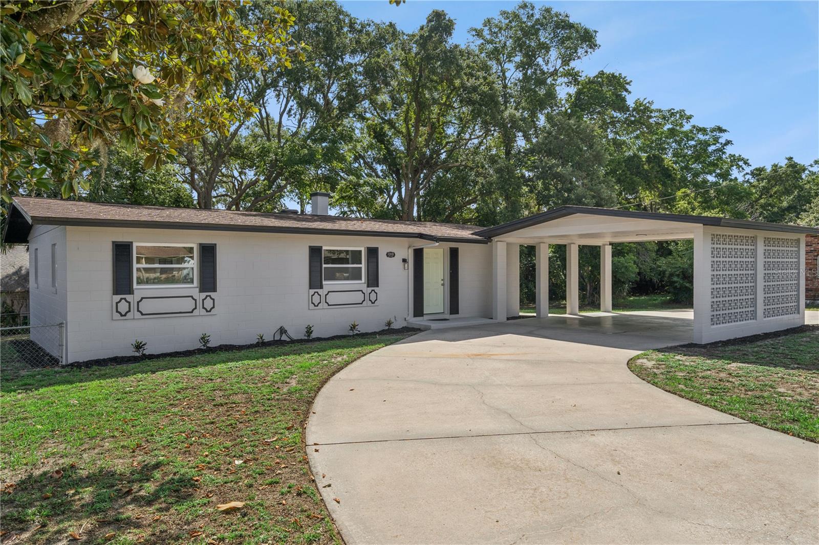 Listing photo 1 for 1310 Lee Ct