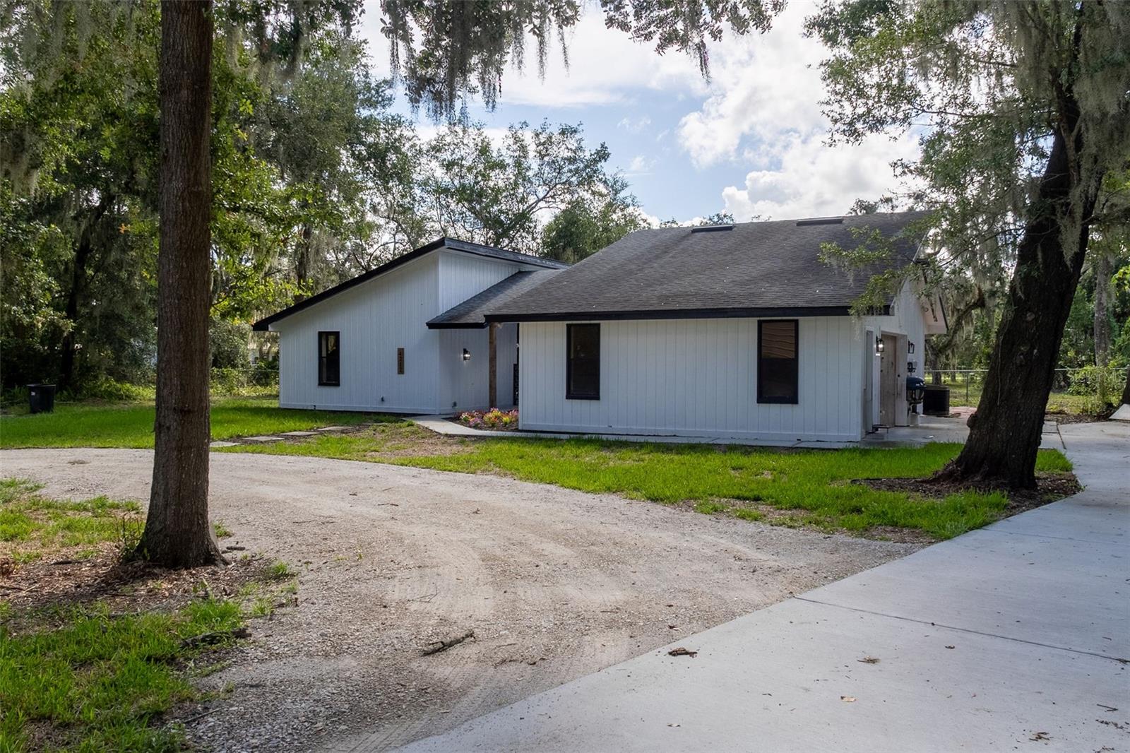 Listing photo 3 for 4212 Homewood Ln