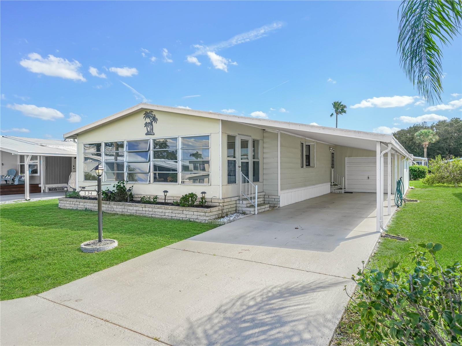 Listing photo 1 for 134 Lake Hazel Dr