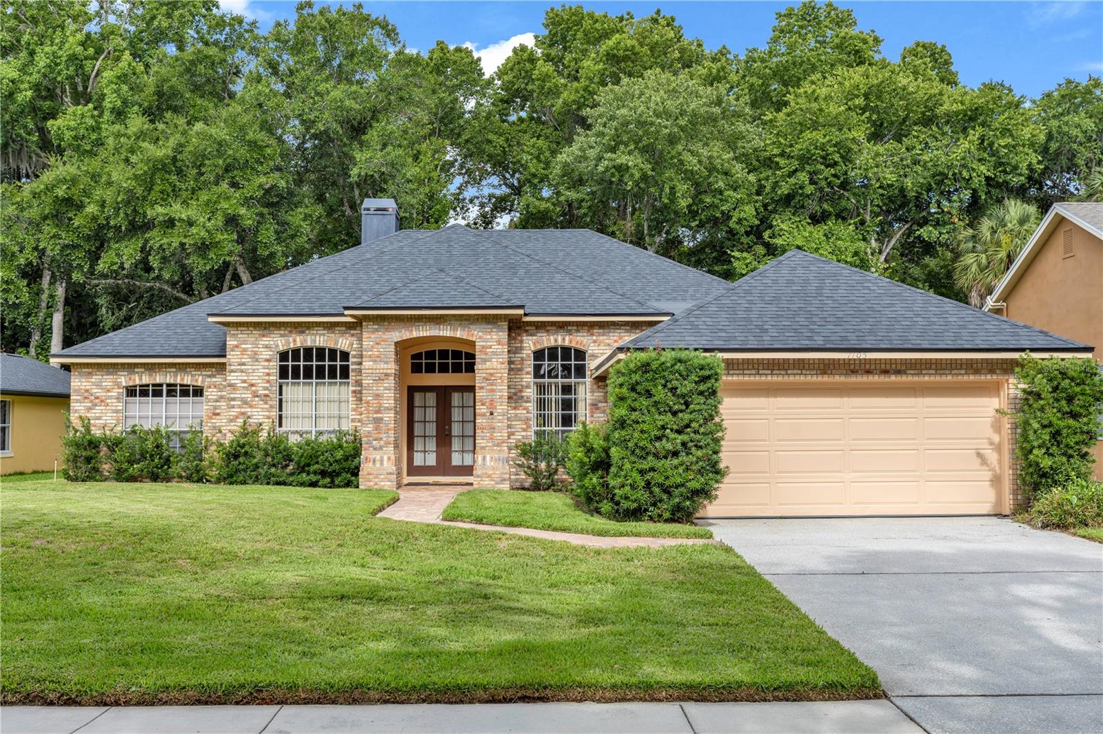 1105 TWIN OAKS CIRCLE