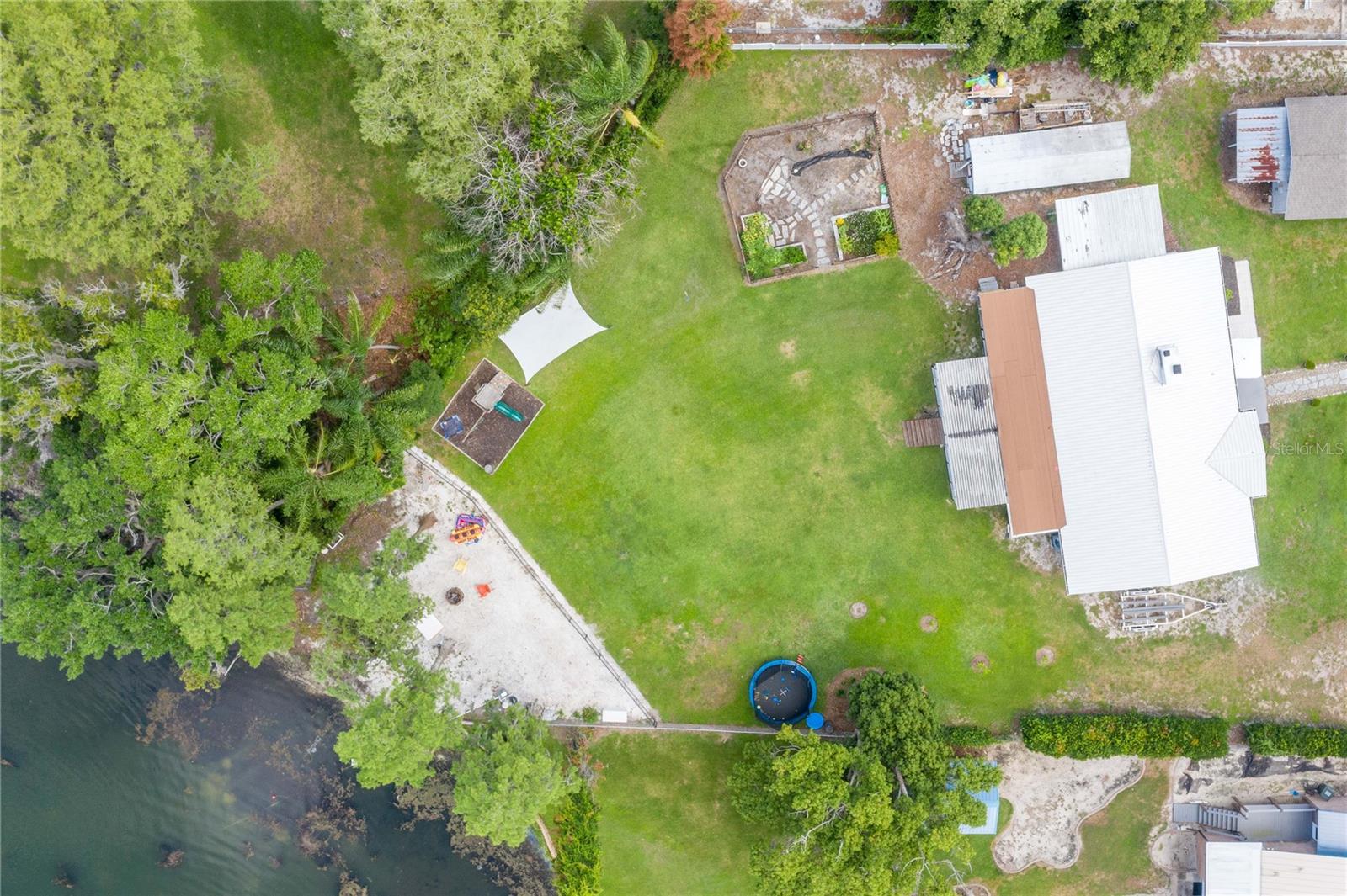 Listing photo 3 for 775 S Buena Vista Dr