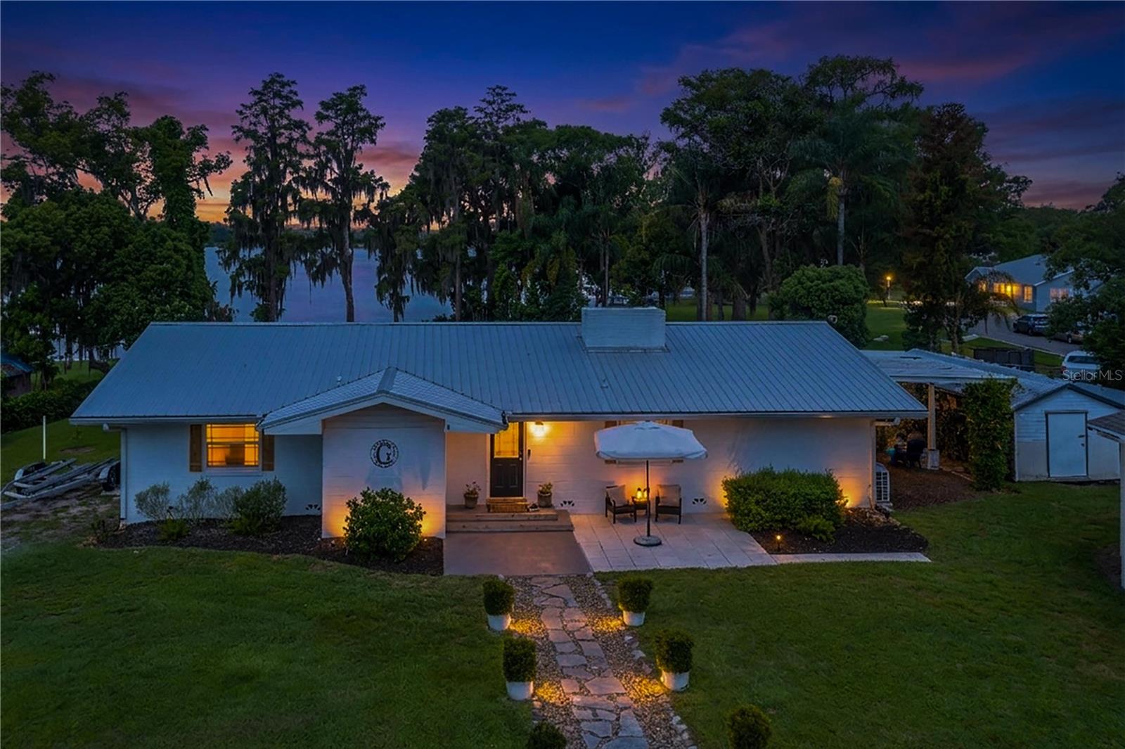 Listing photo 2 for 775 S Buena Vista Dr
