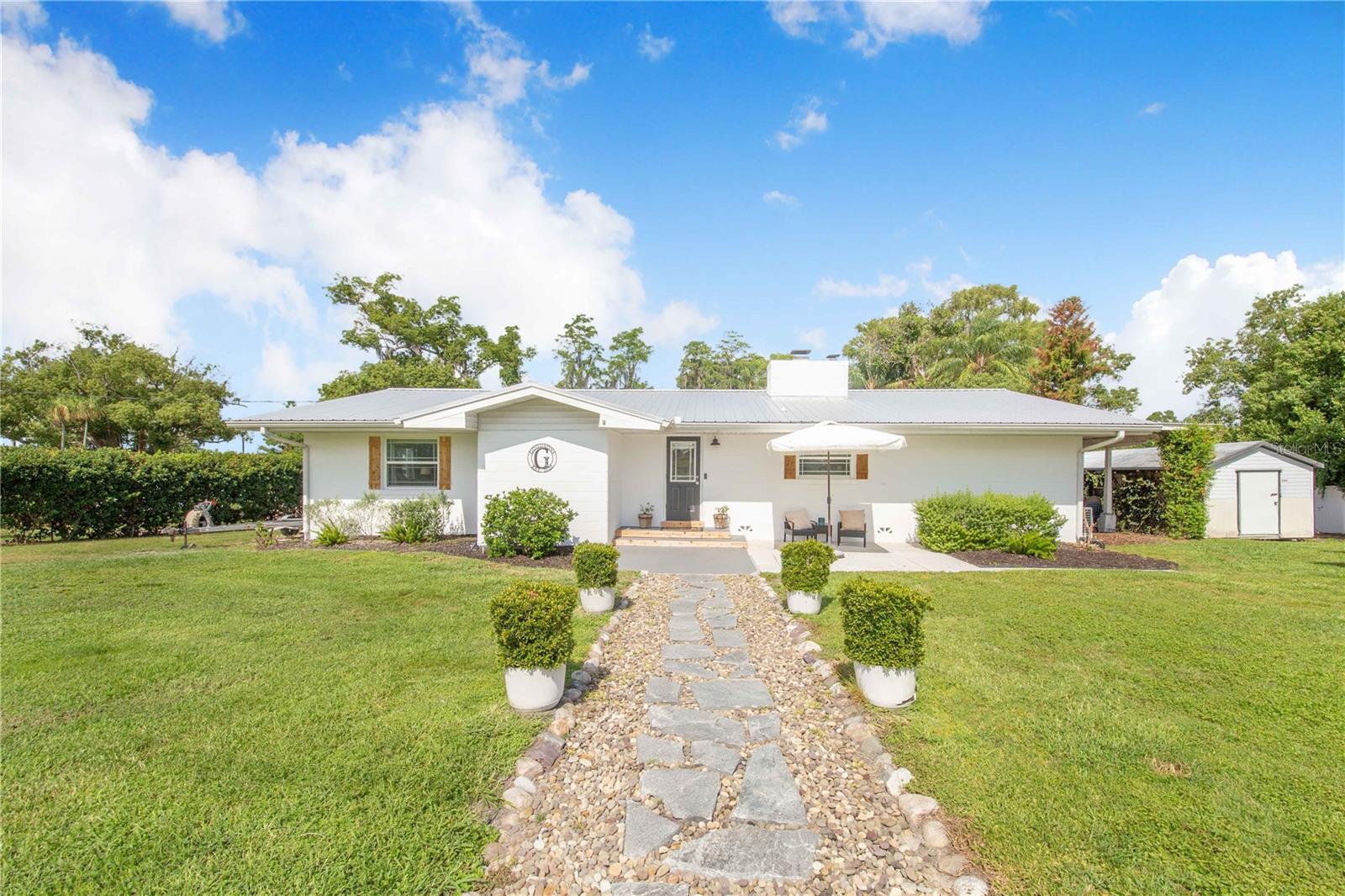 Listing photo 1 for 775 S Buena Vista Dr