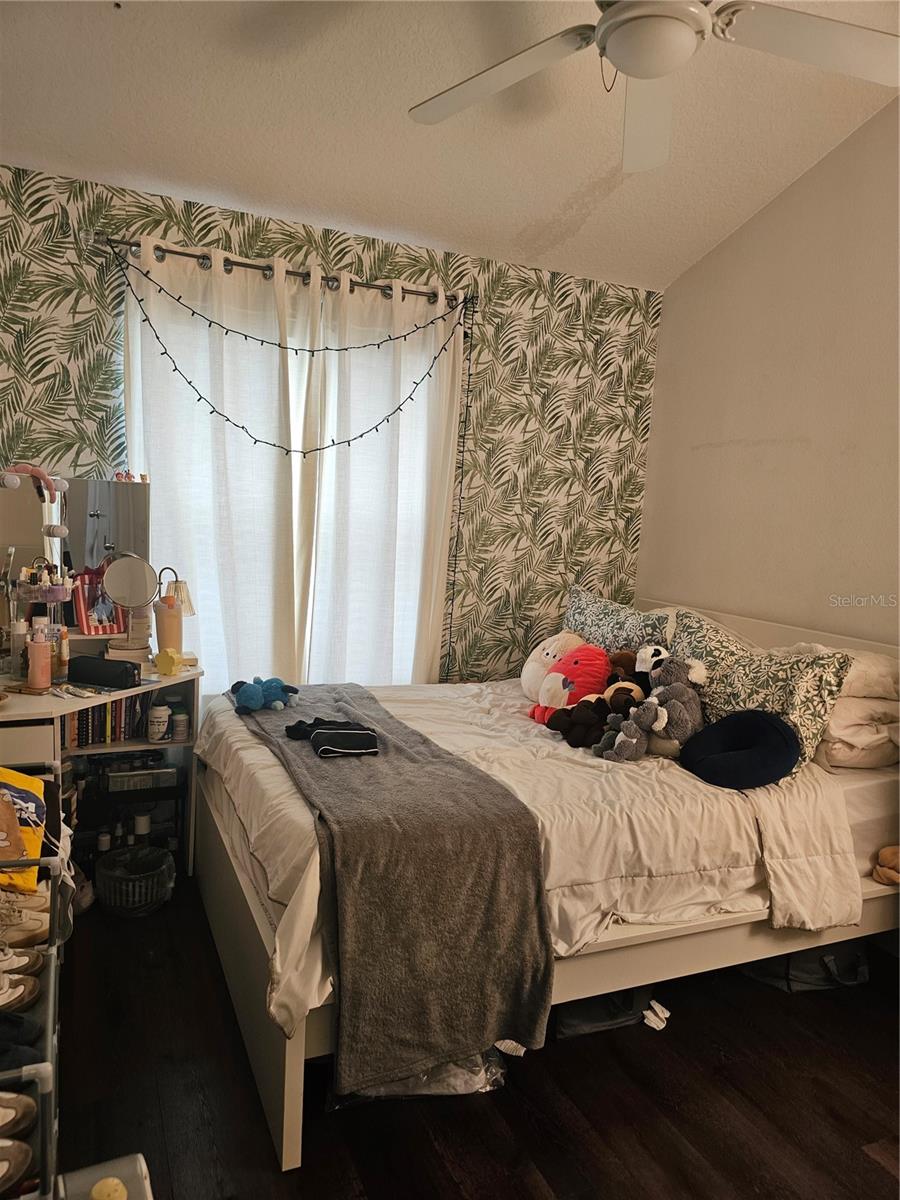 Photo 33