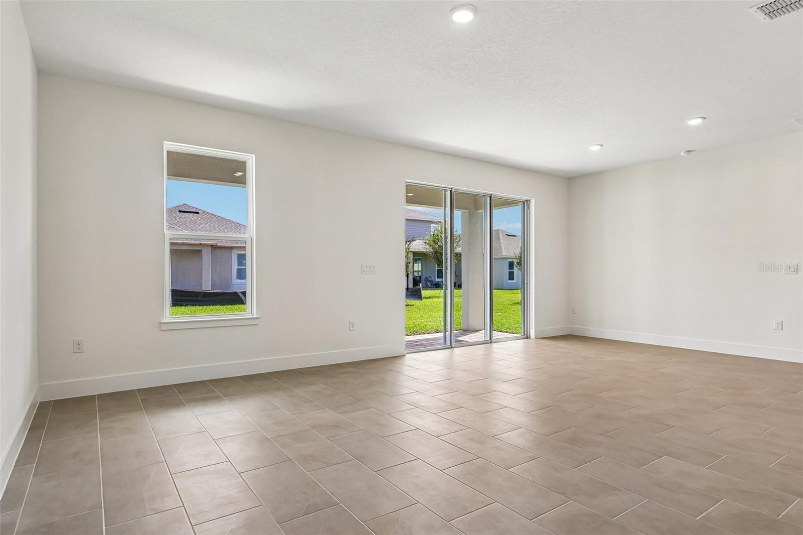 Listing photo 3 for 30310 Emerald Forest Dr