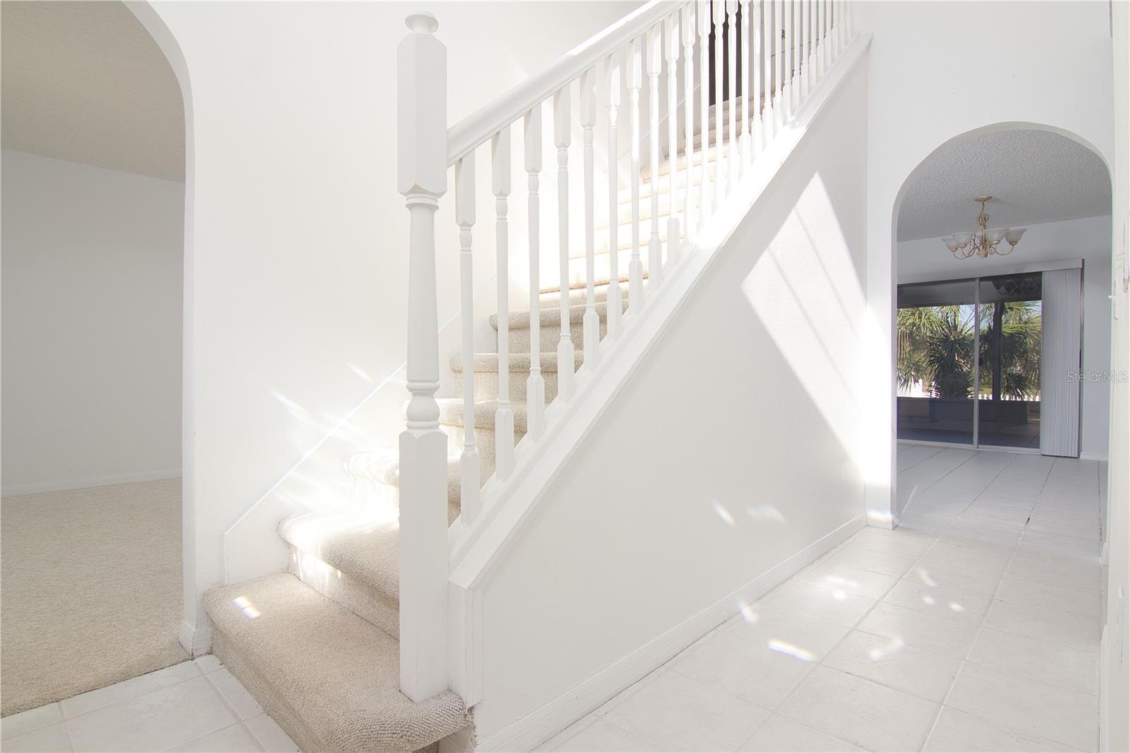 Listing photo 2 for 15907 Wilkinson Dr