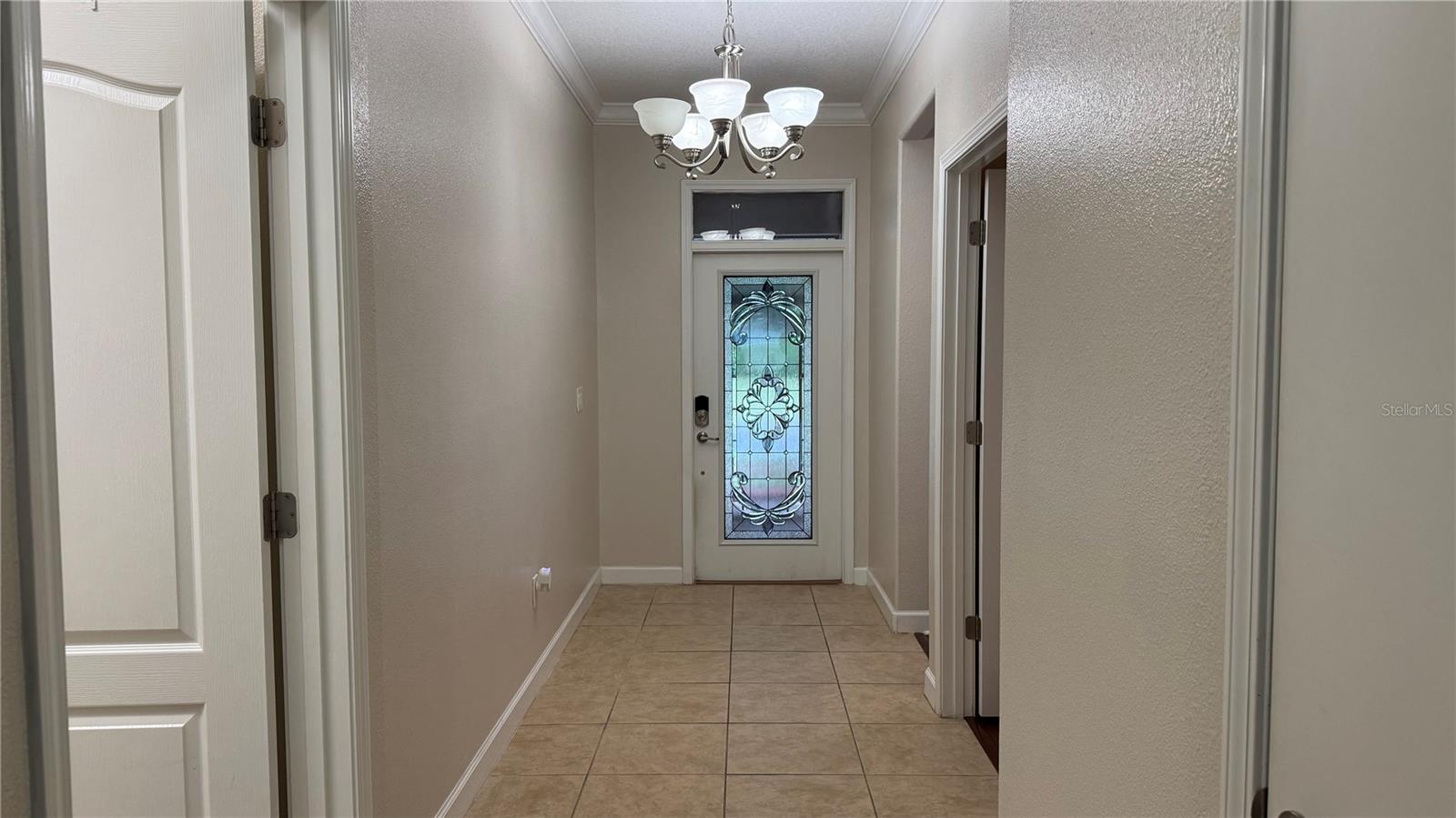 Listing photo 3 for 4056 Serena Ln