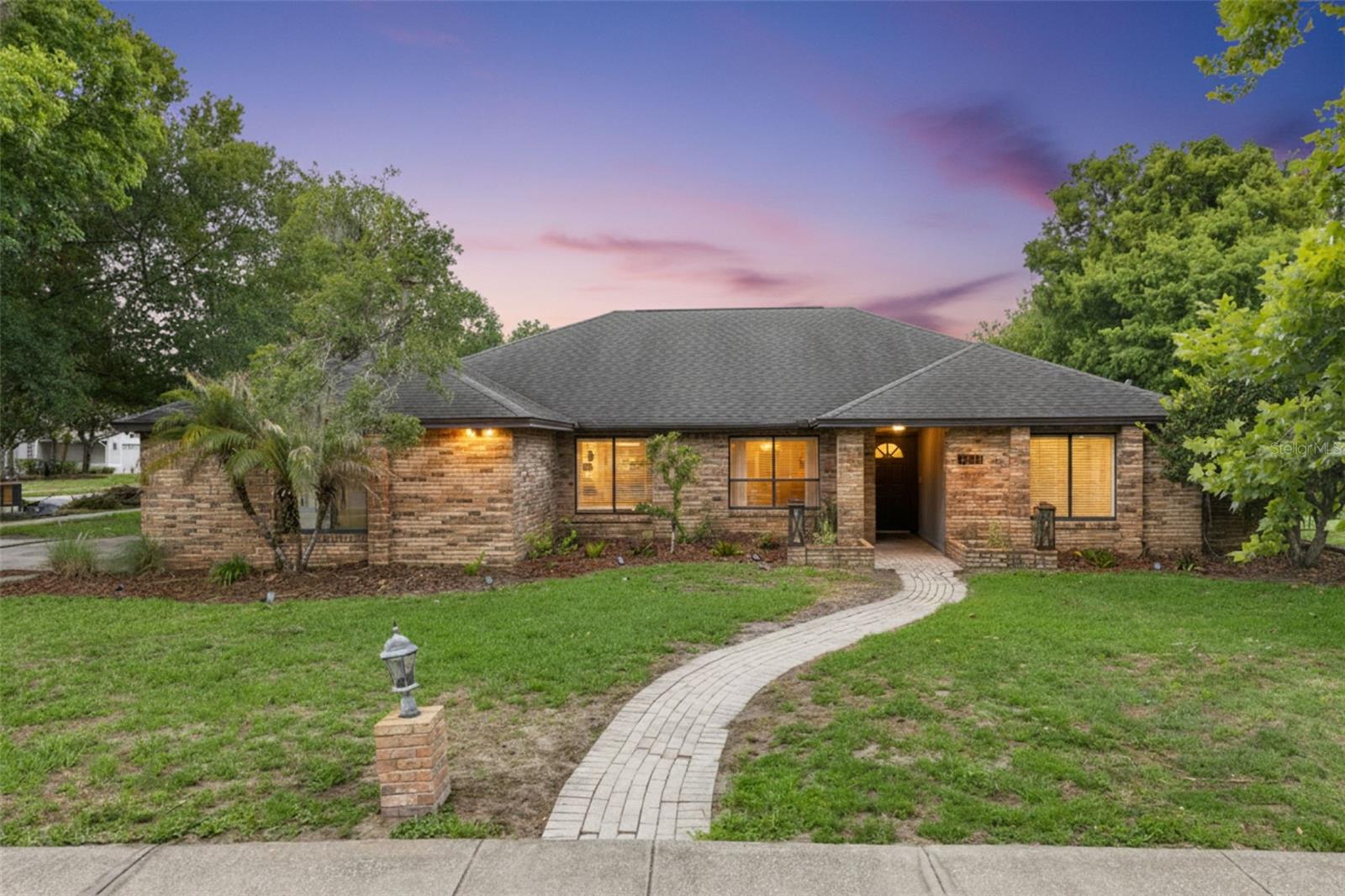 8617 AMBER OAK COURT